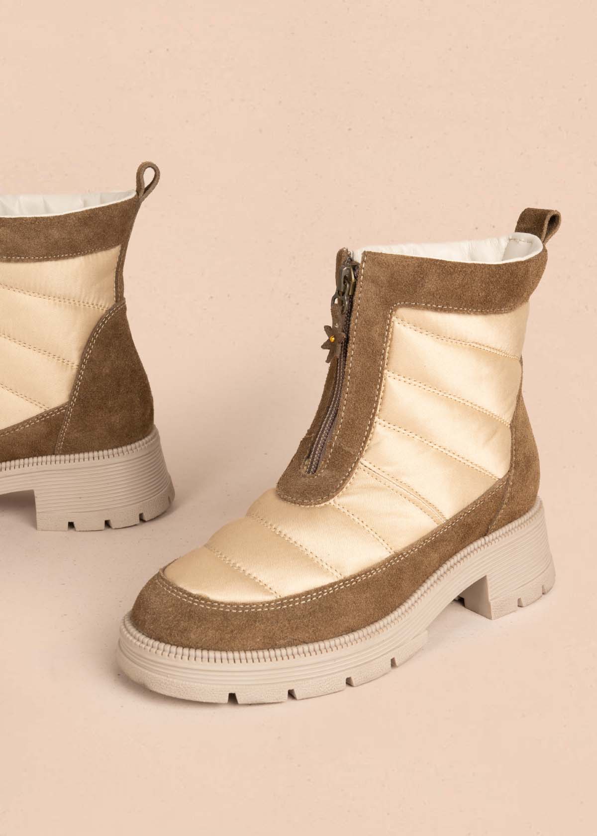 Botines en cuero color beige con cierre frontal 105596