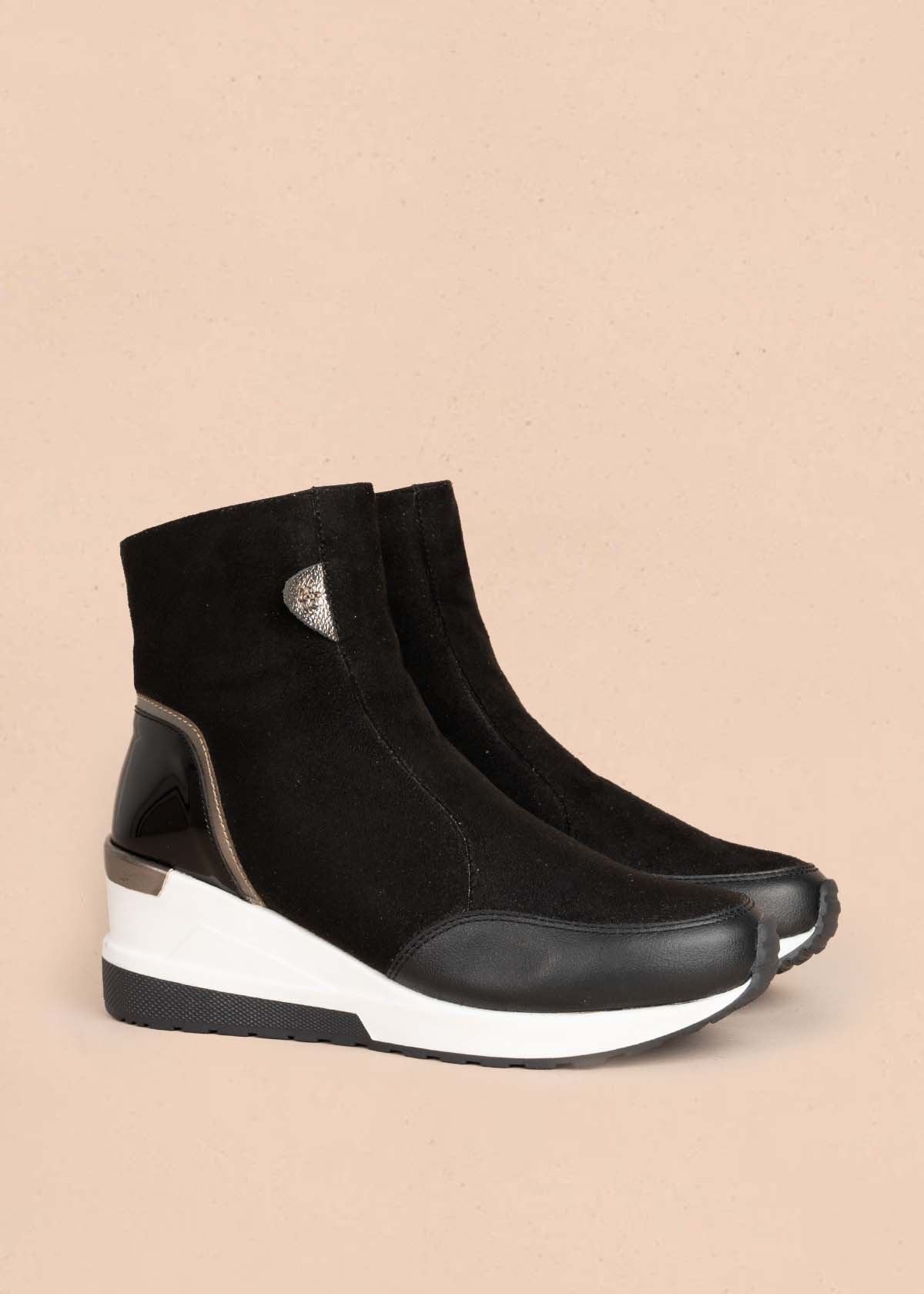 Botines color negro con cierre lateral 105598