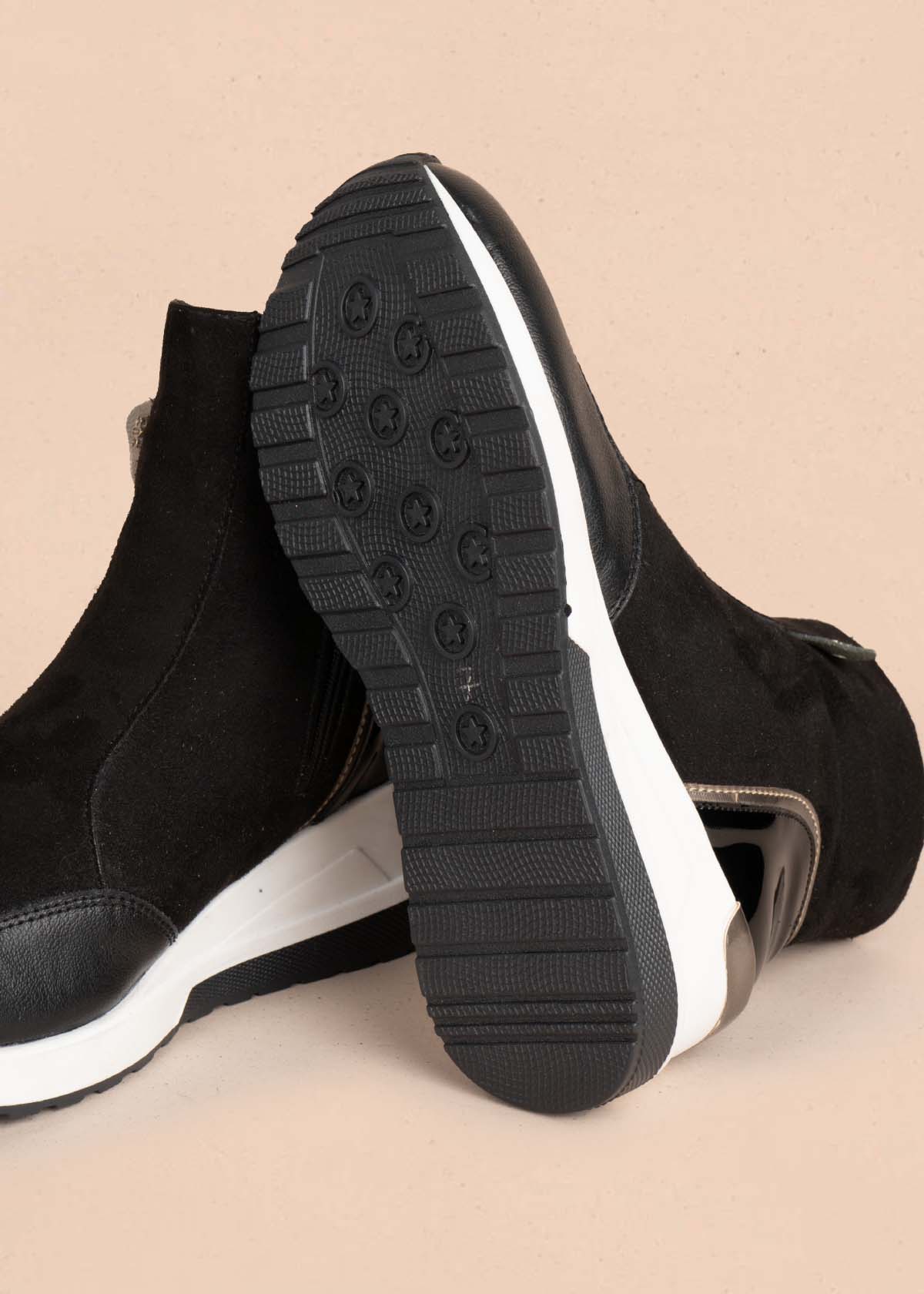Botines color negro con cierre lateral 105598