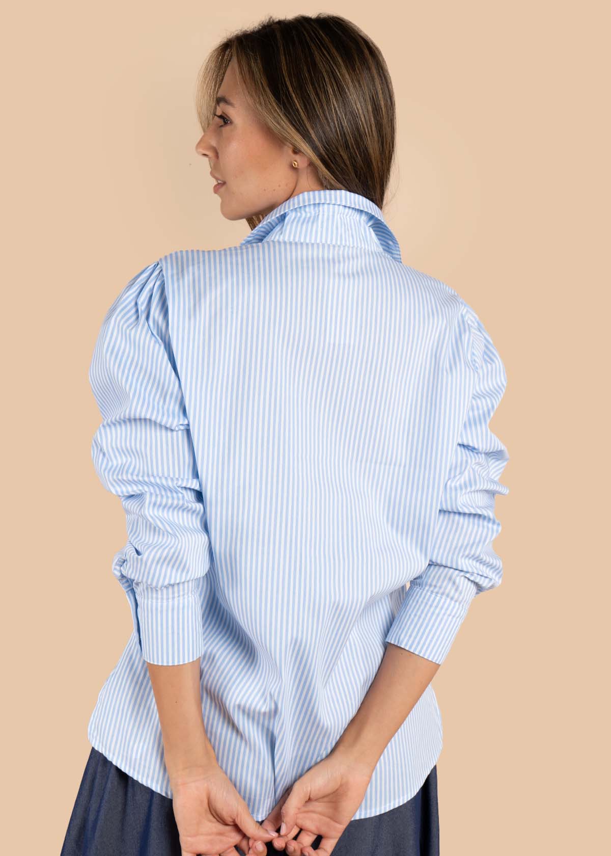 Blusa color azul claro con rayas y corazones 105611