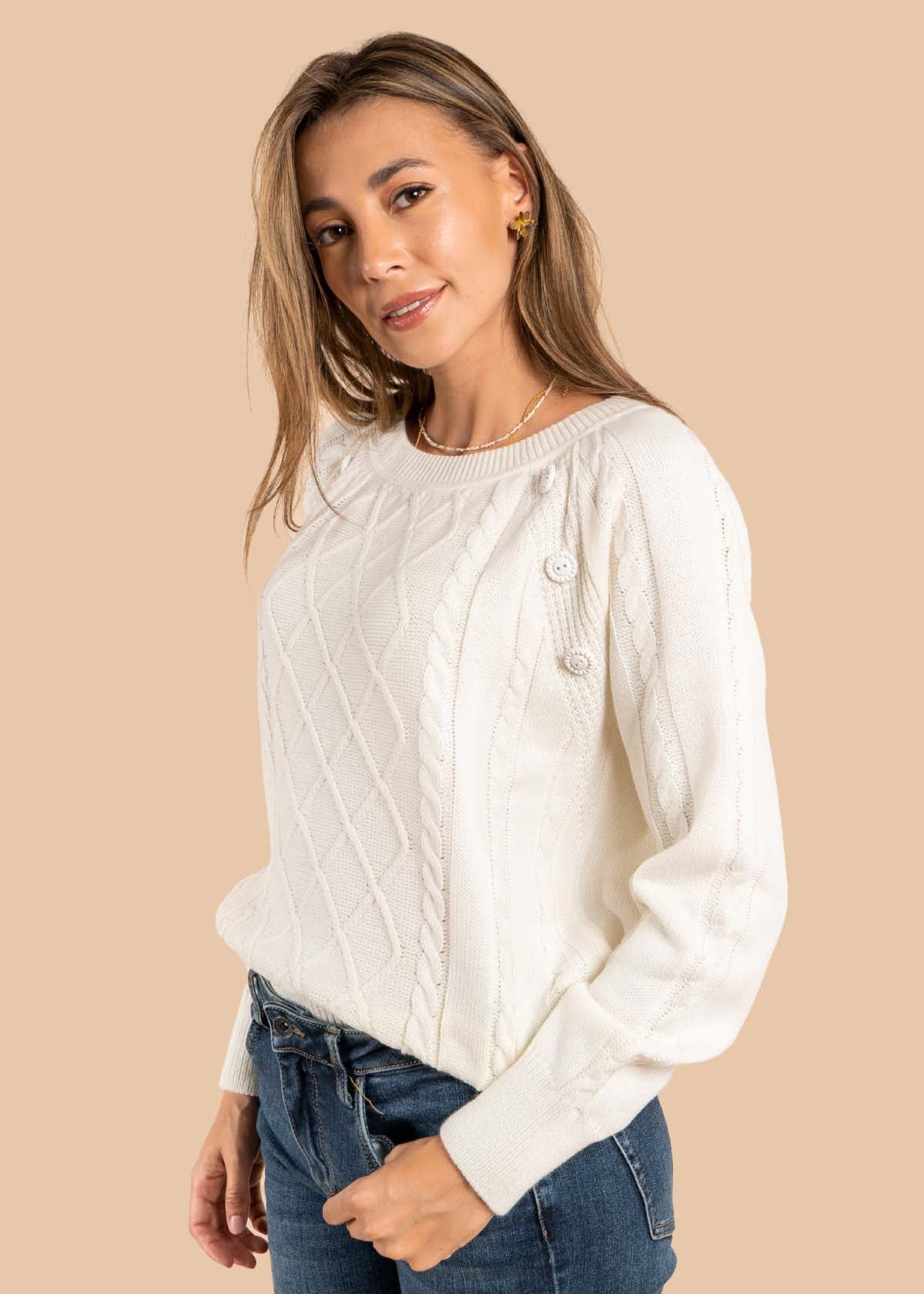 Sweater color crema con botones 105647