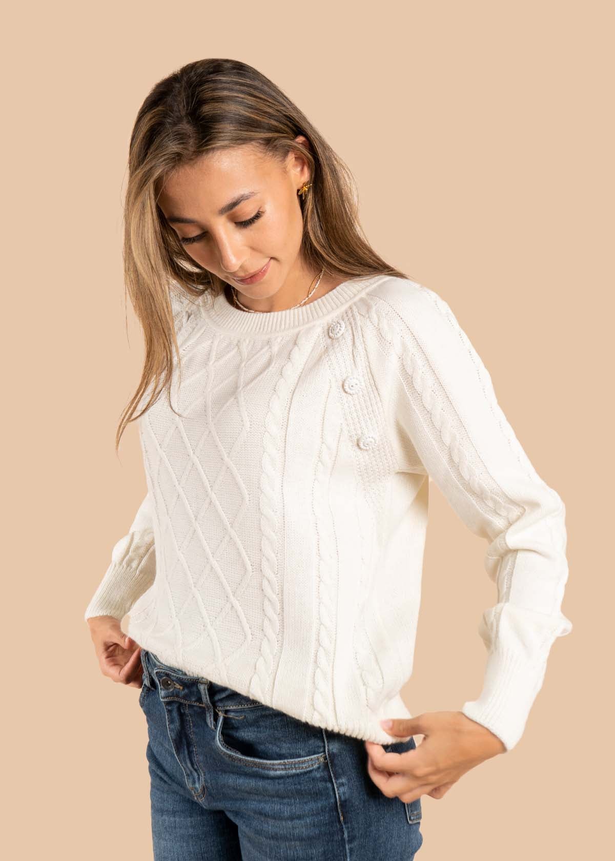 Sweater color crema con botones 105647