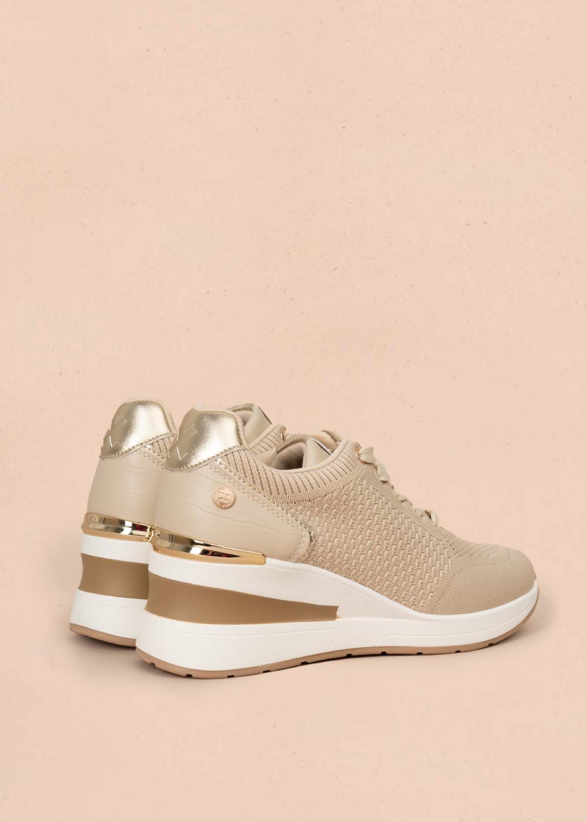 Tenis casuales color beige 105697
