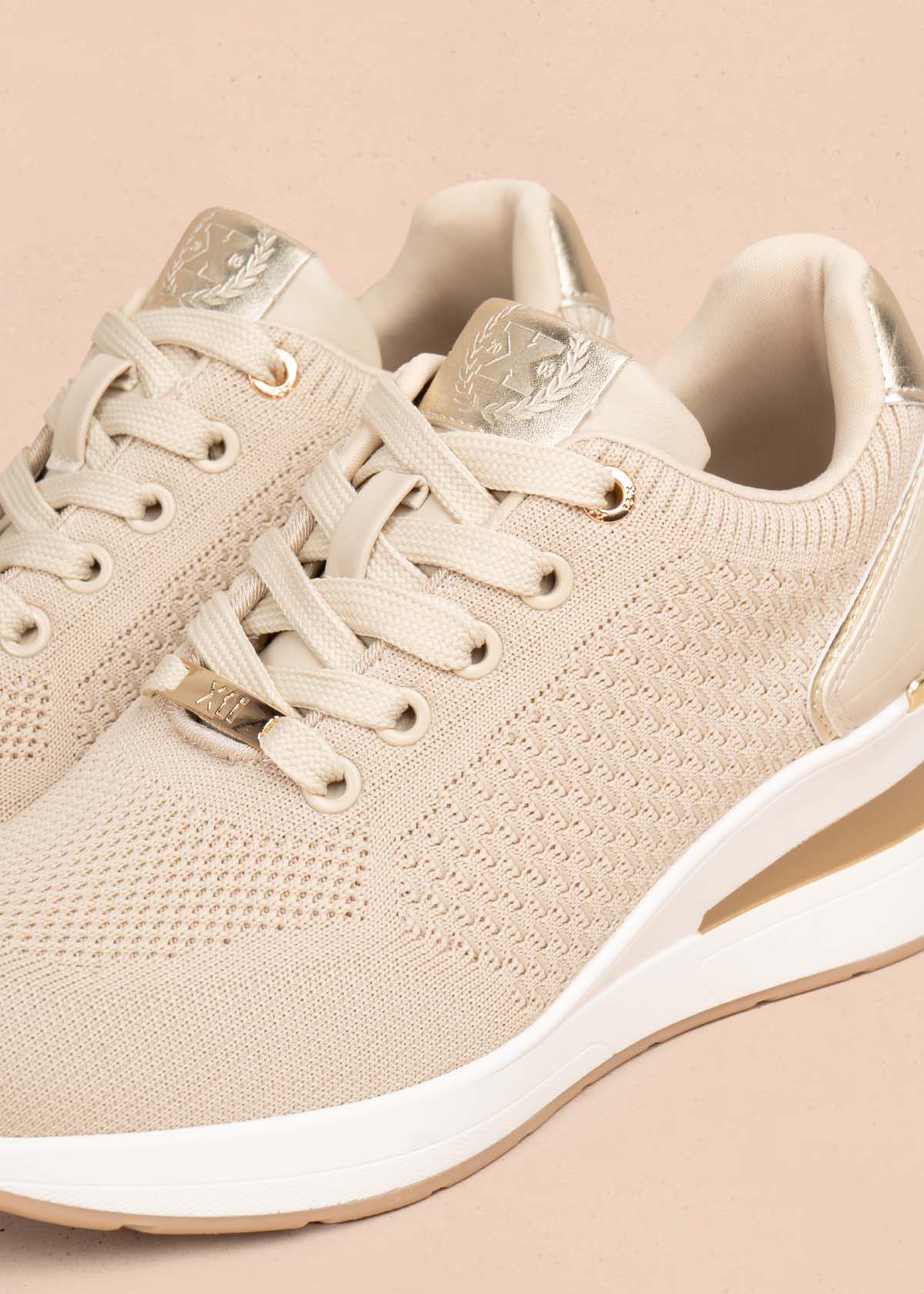 Tenis casuales color beige 105697
