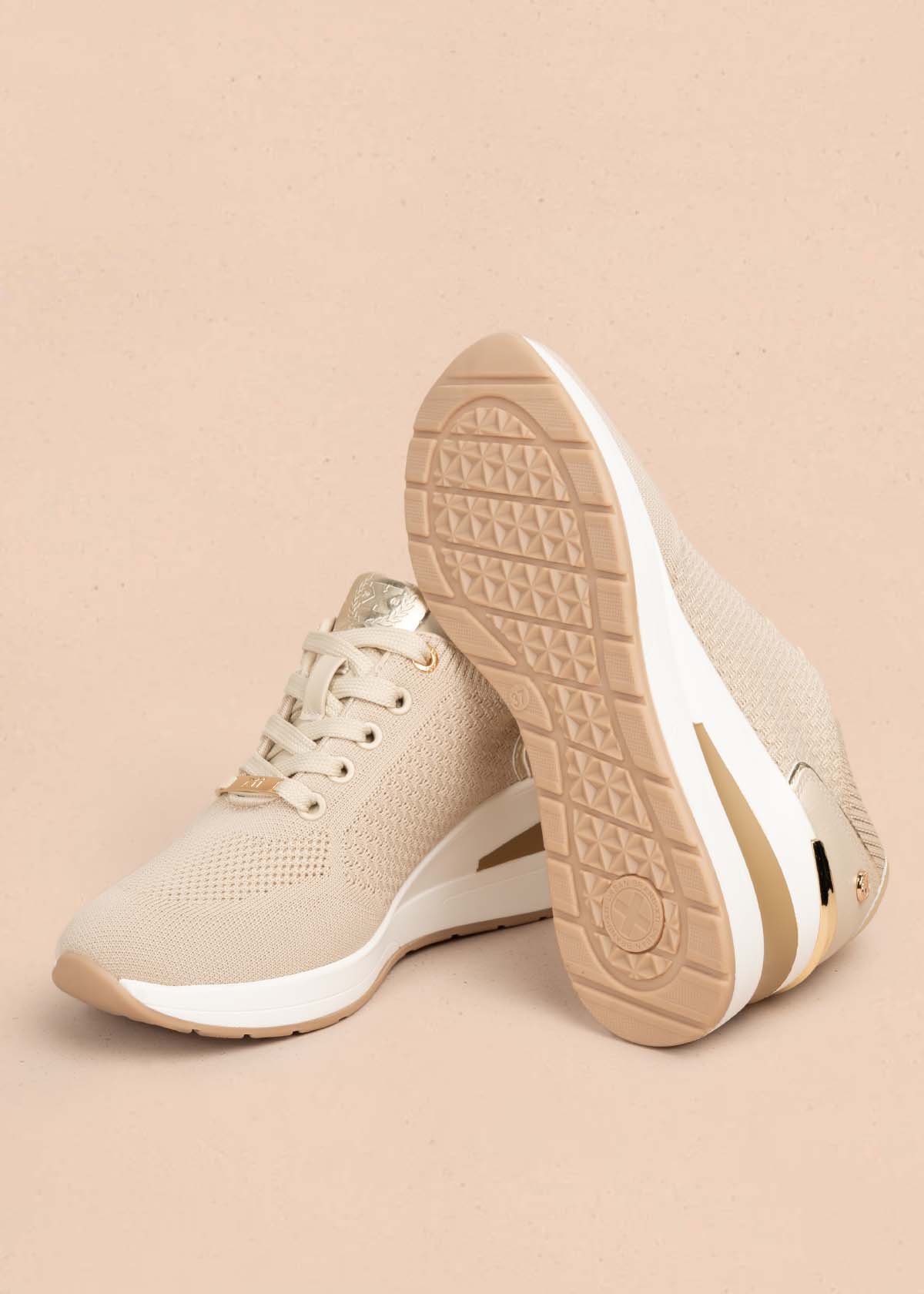 Tenis casuales color beige 105697