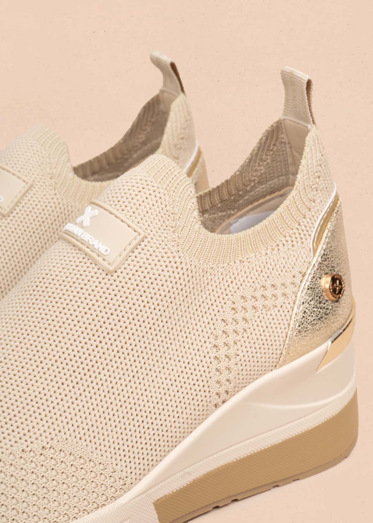 Tenis casuales color beige 105699