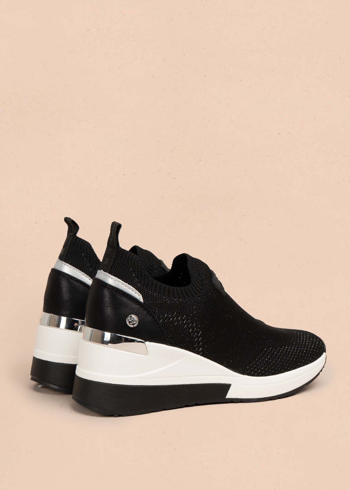Tenis casuales color negro 105699