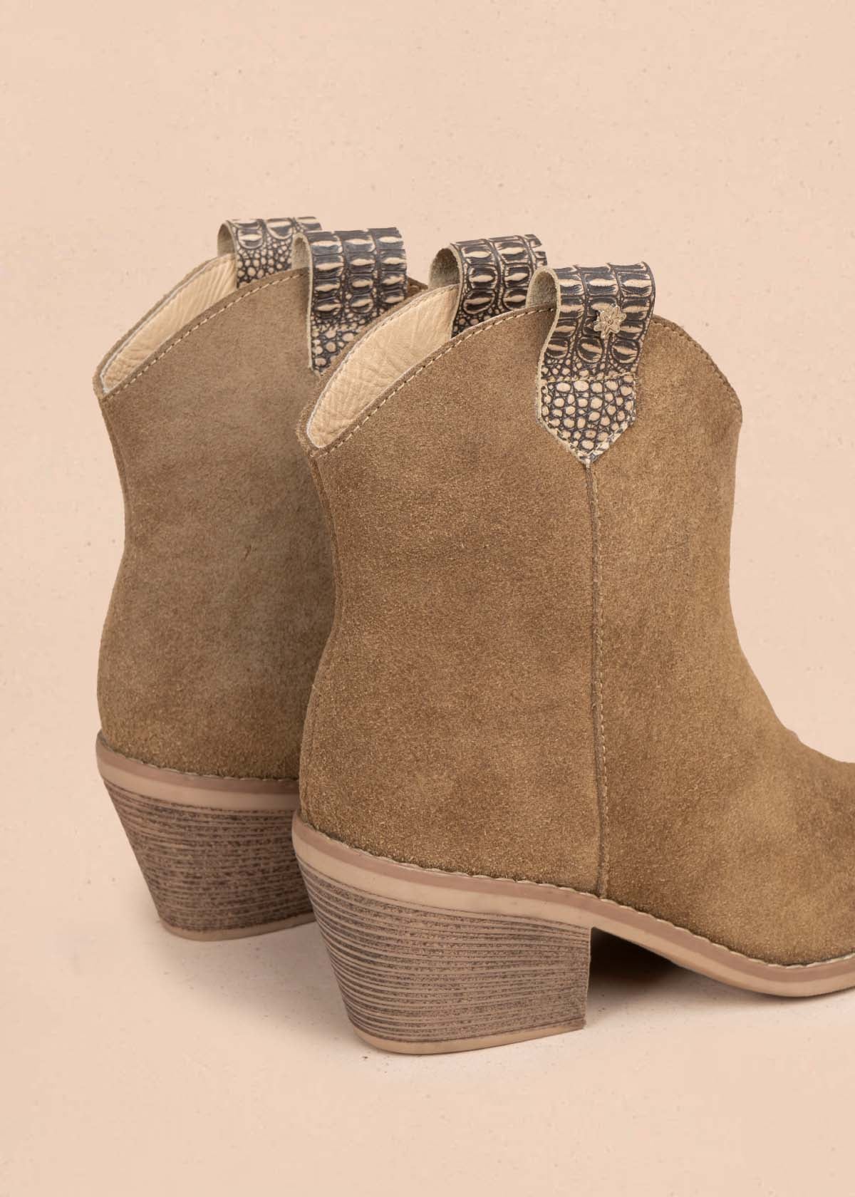 Botines en cuero color arena 105708