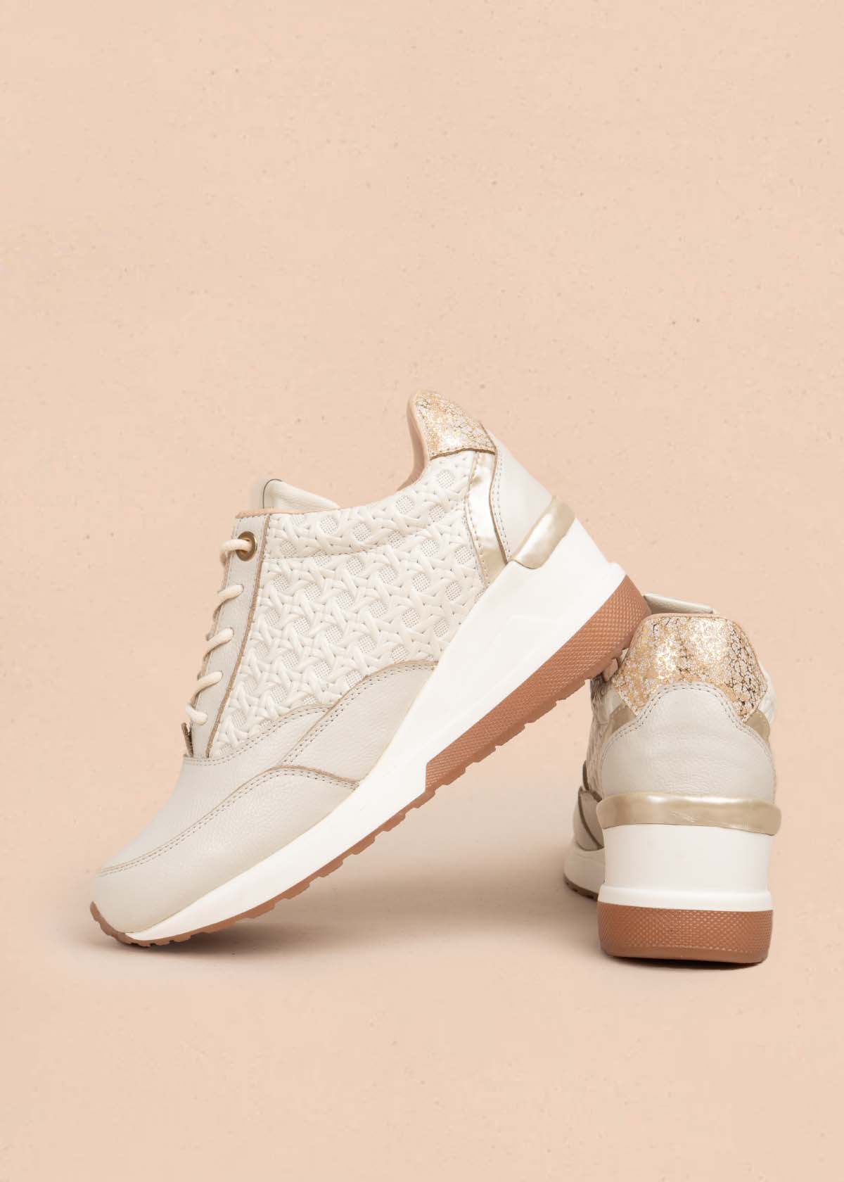 Tenis casuales en cuero color beige 105713