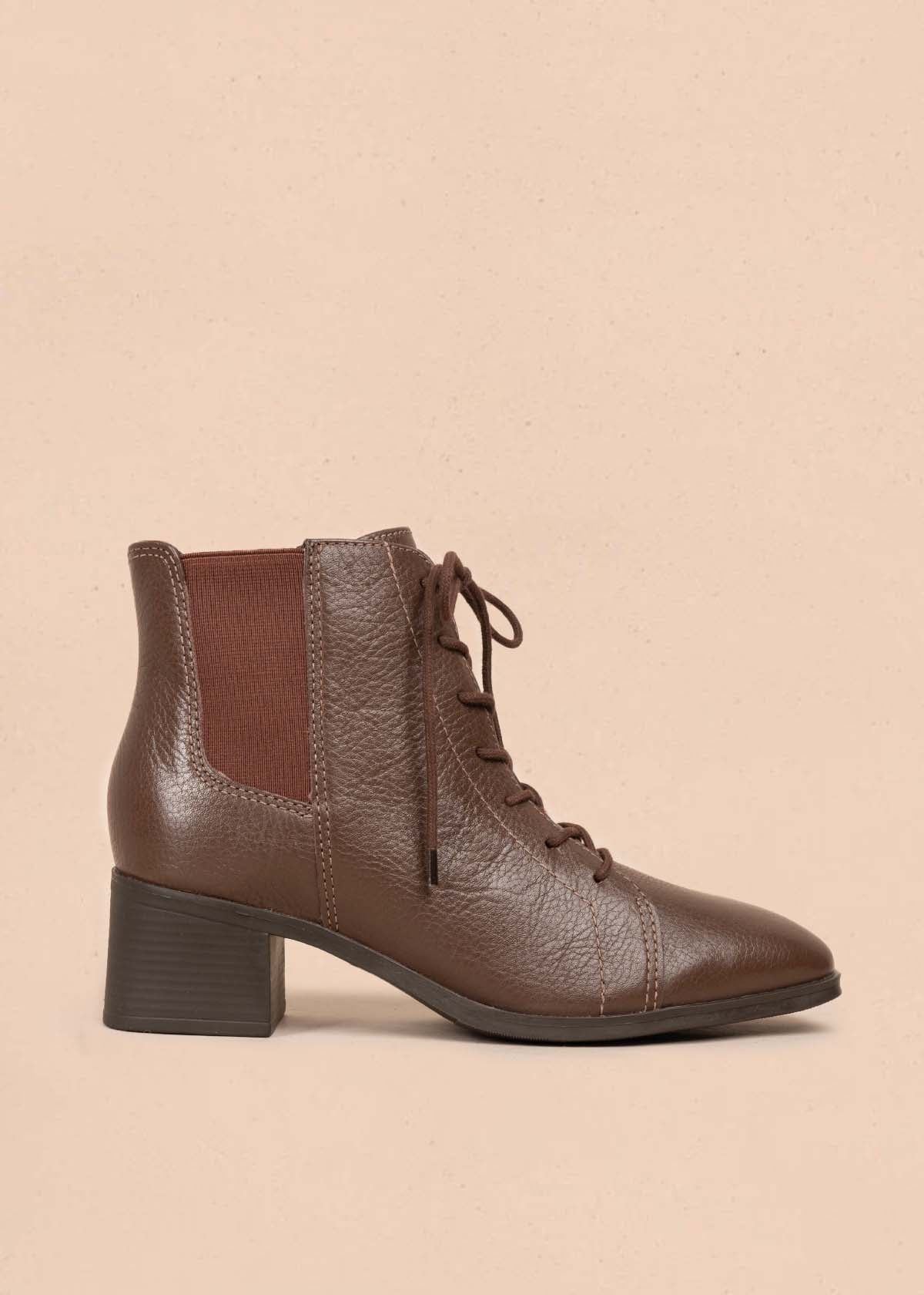 Botines en cuero color café con cordones 105724
