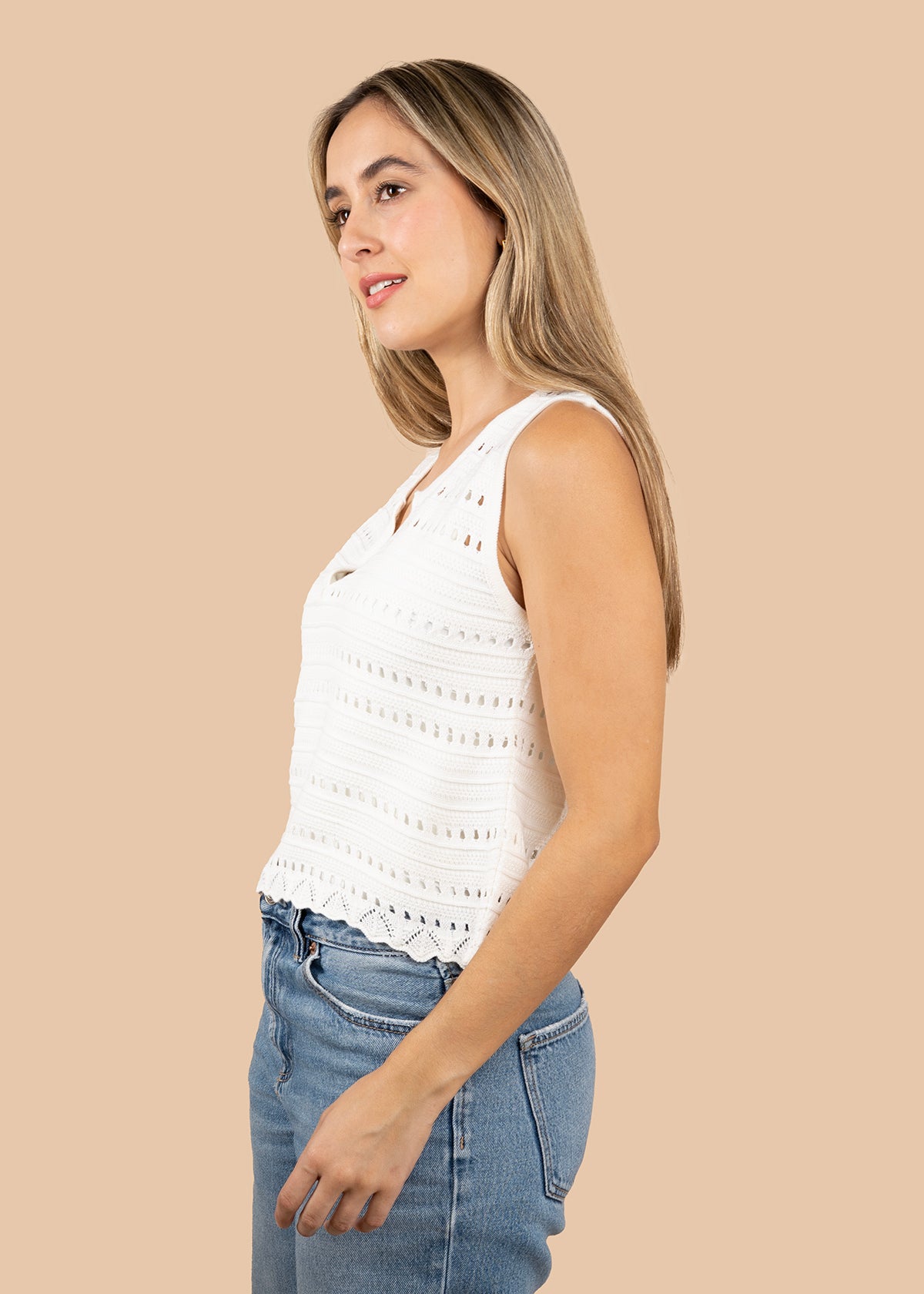 Blusa en tejido color marfil con diseño calado 105740