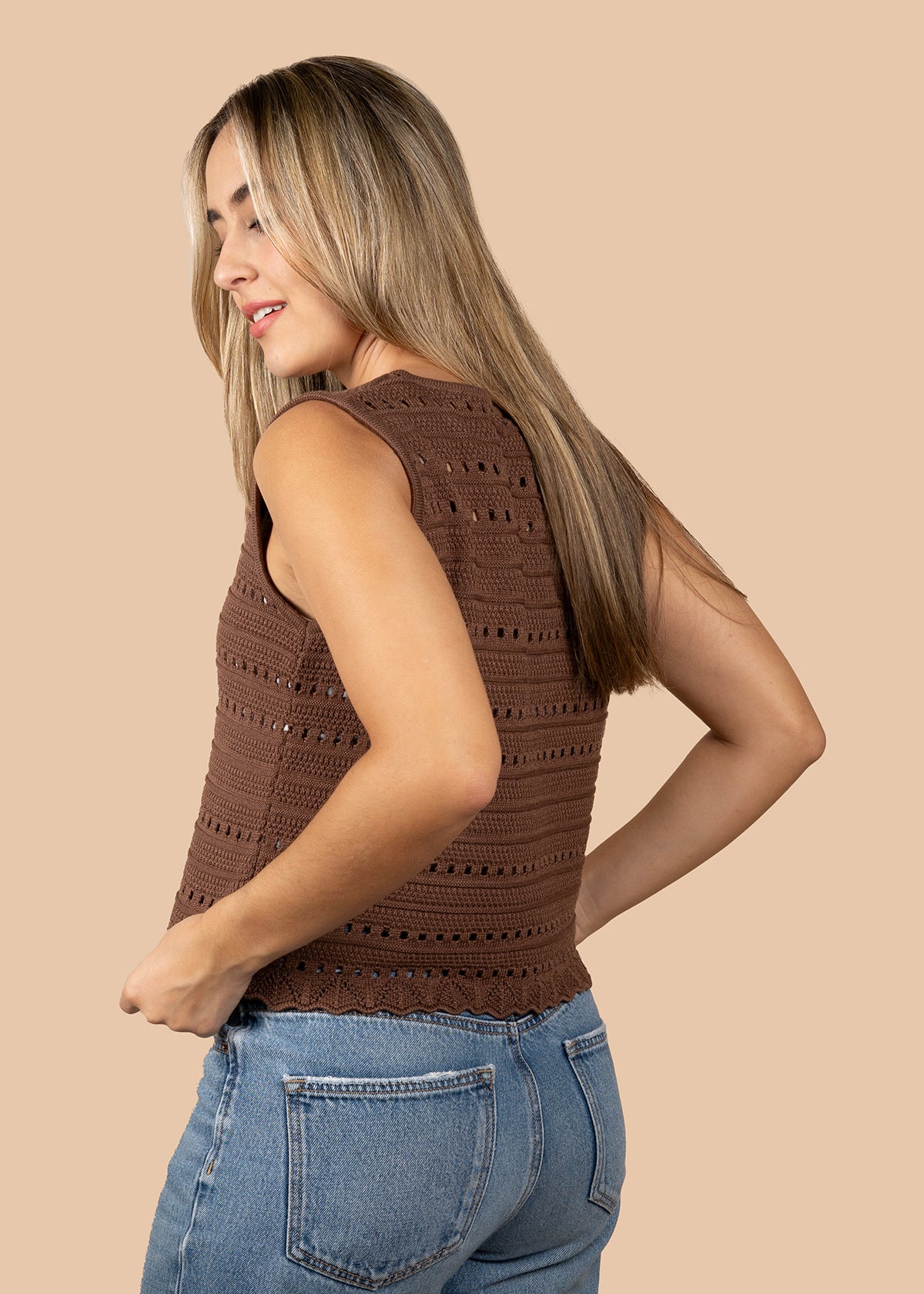 Blusa en tejido color moca con diseño calado 105740