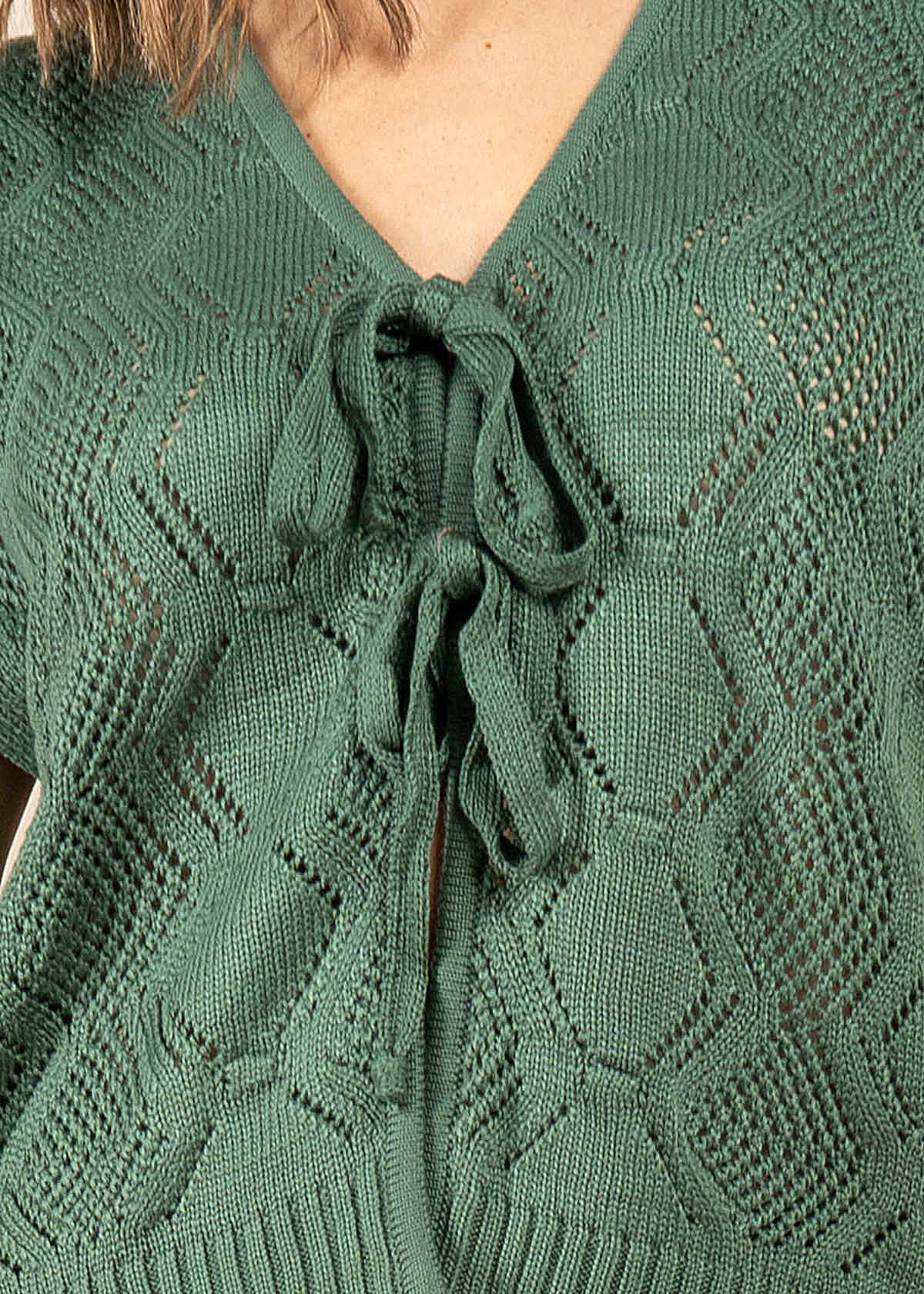 Chaleco tejido verde con diseño calado 105743