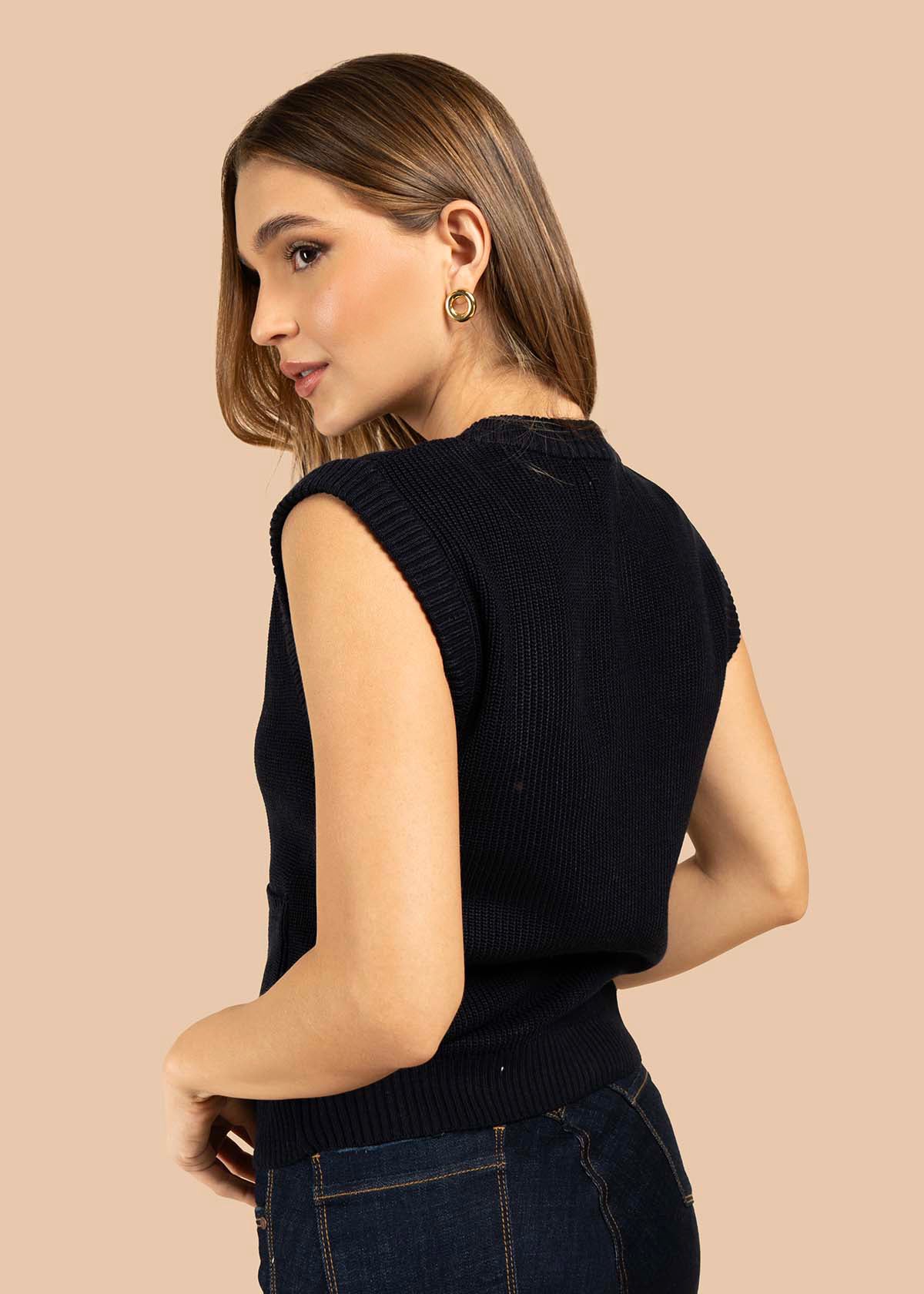 Chaleco color azul con botones dorados frontales 105746