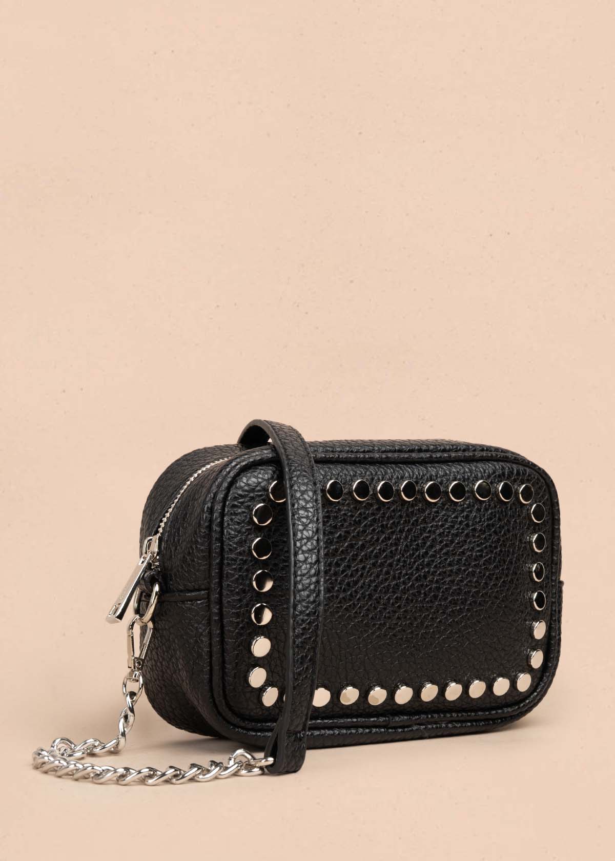 Bolso manos libres color negro con taches 105753