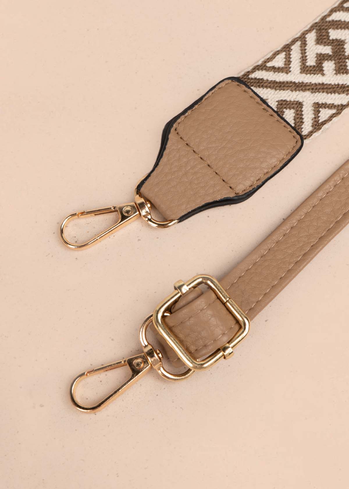Bolso manos libres color caqui con bolsillo frontal 105755