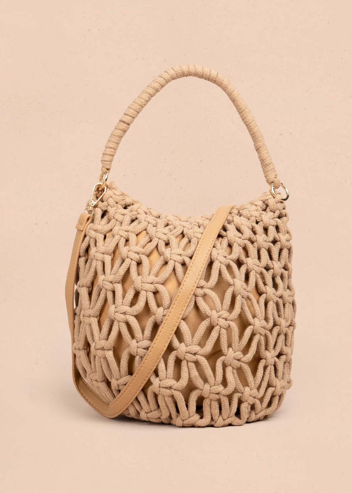 Bolso manos libres tejido color camel 105762