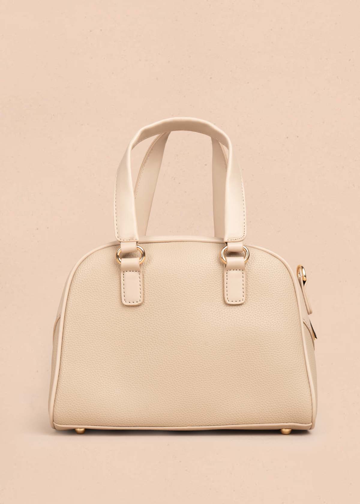 Bolso manos libres color arena con cadena en cierre 105771