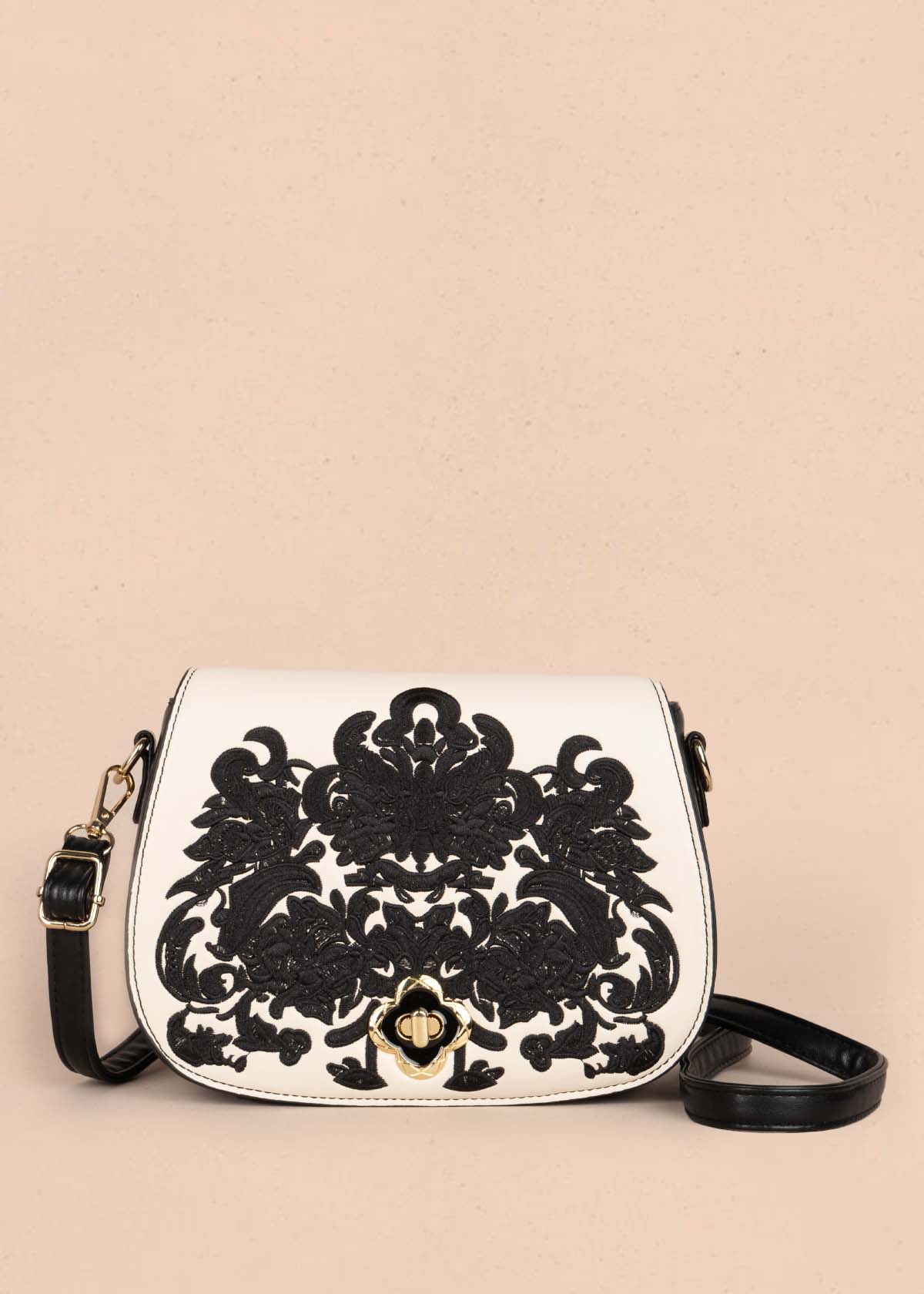 Bolso manos libres color negro con bordado 105778