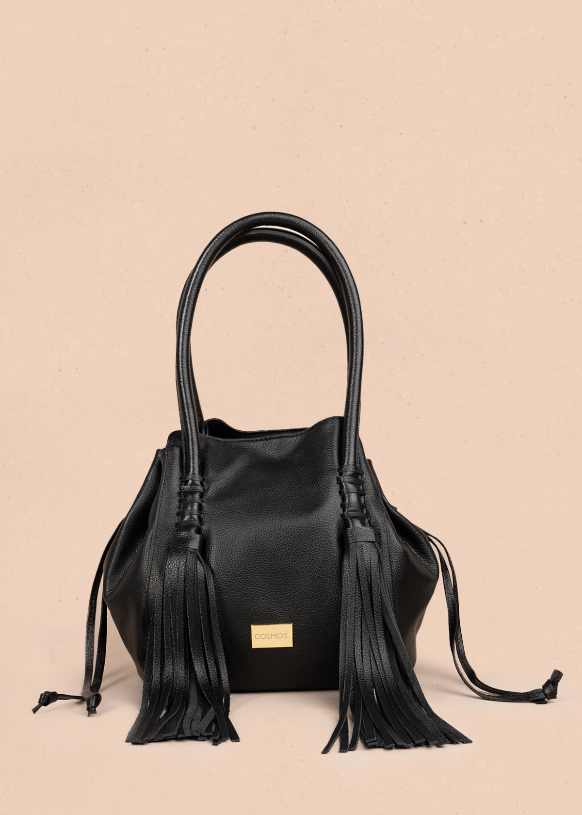 Bolso tipo cartera en cuero color negro con flecos 105787