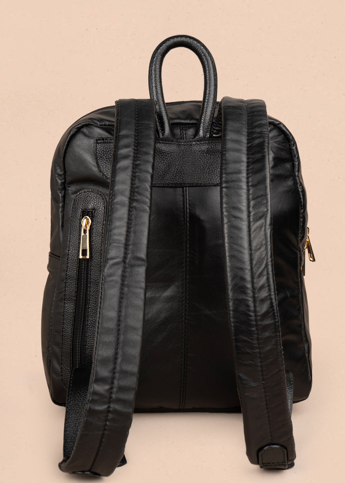 Morral en cuero color negro con costuras en rombos 105790