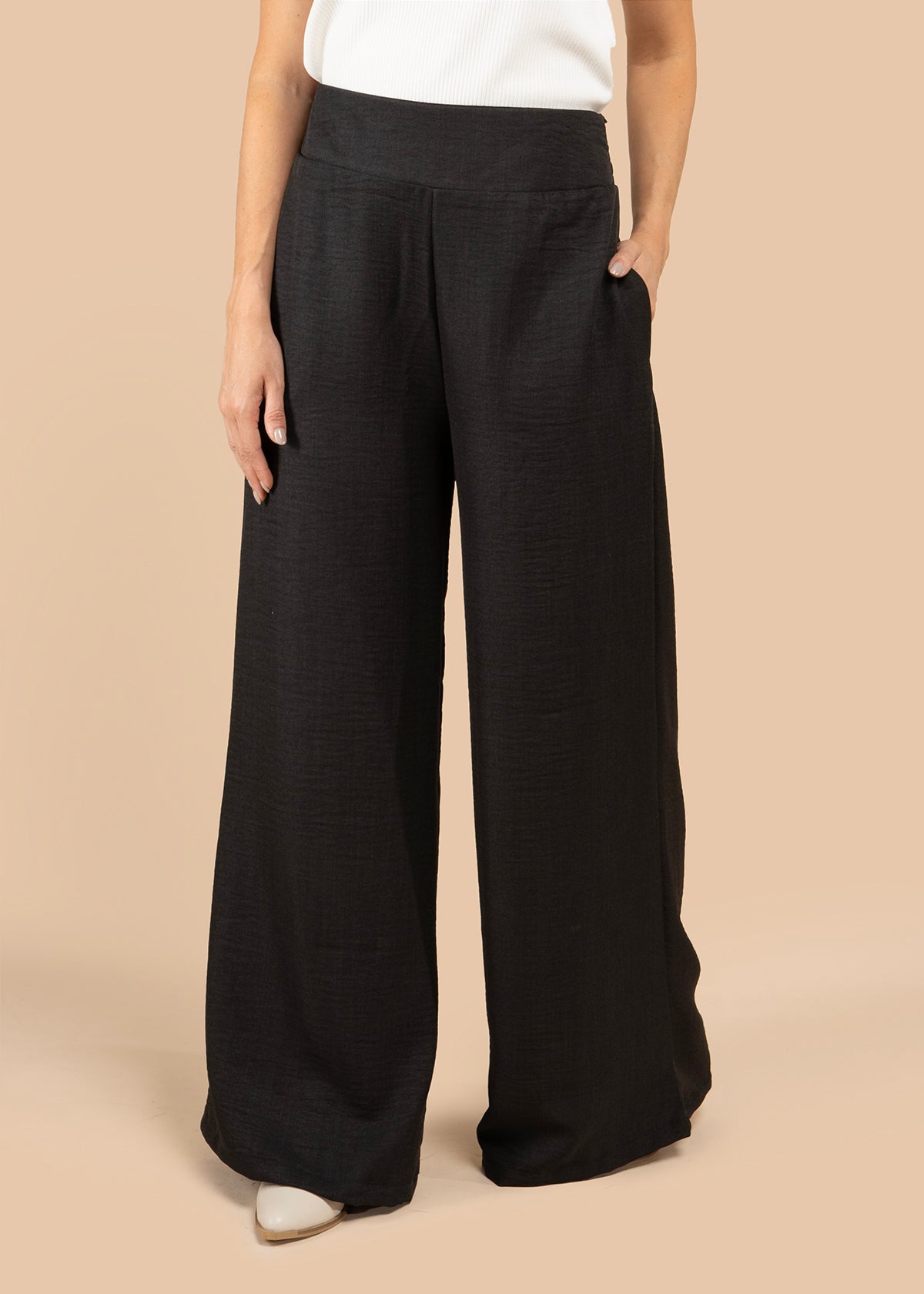 Pantalón bota ancha color negro 105794