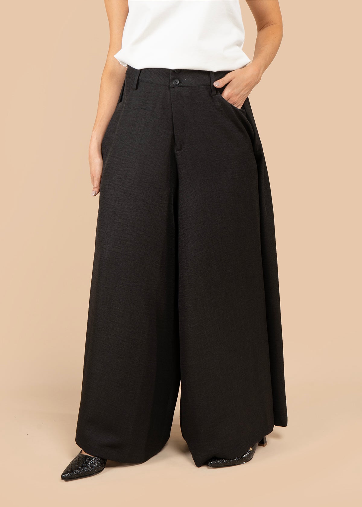 Pantalón color negro tipo palazzo 105797