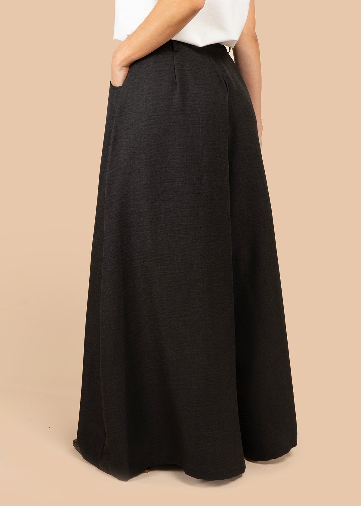Pantalón color negro tipo palazzo 105797