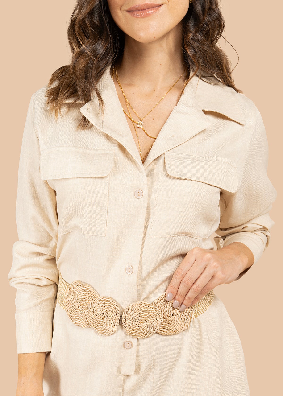 Enterizo color beige con bota ancha y bolsillos en el pecho 105800