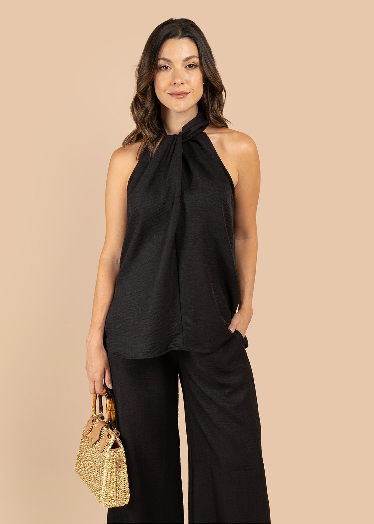 Blusa color negro con nudo en el cuello 105801