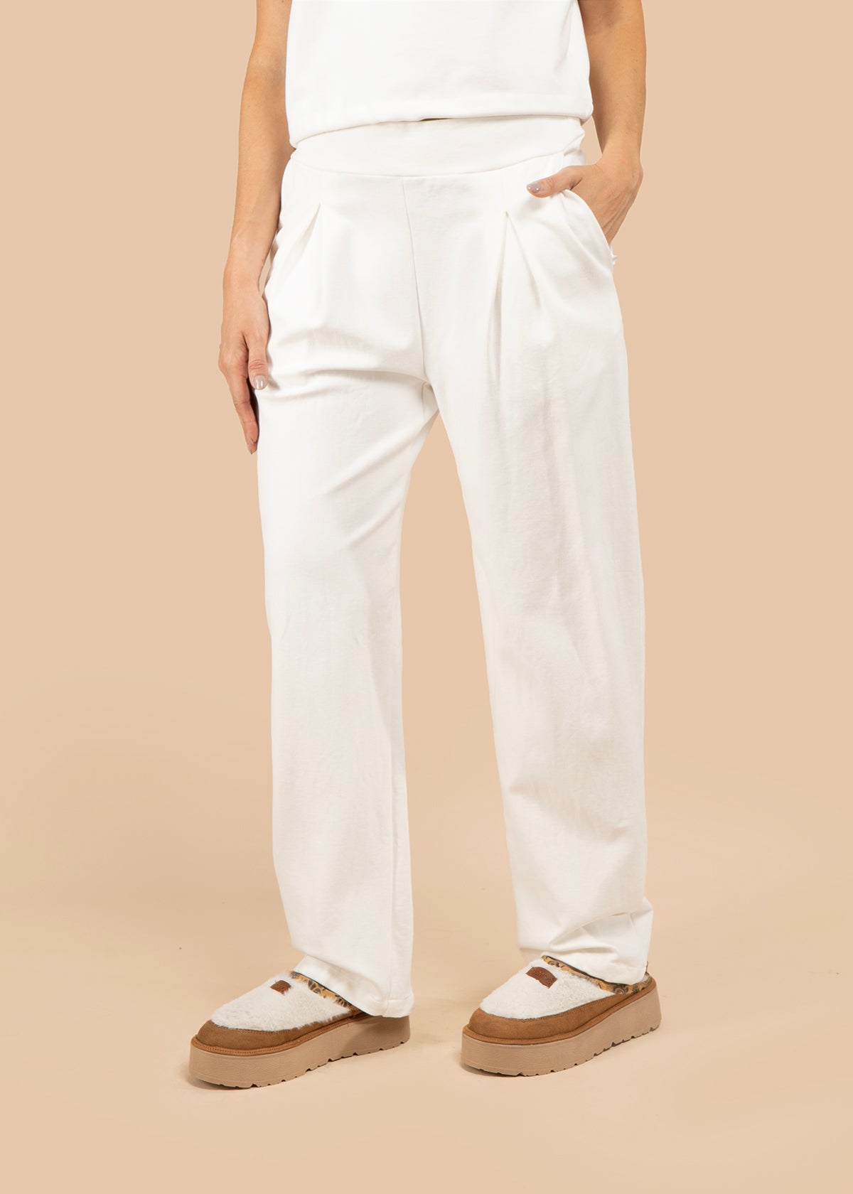 Pantalón color blanco con pinzas 105803