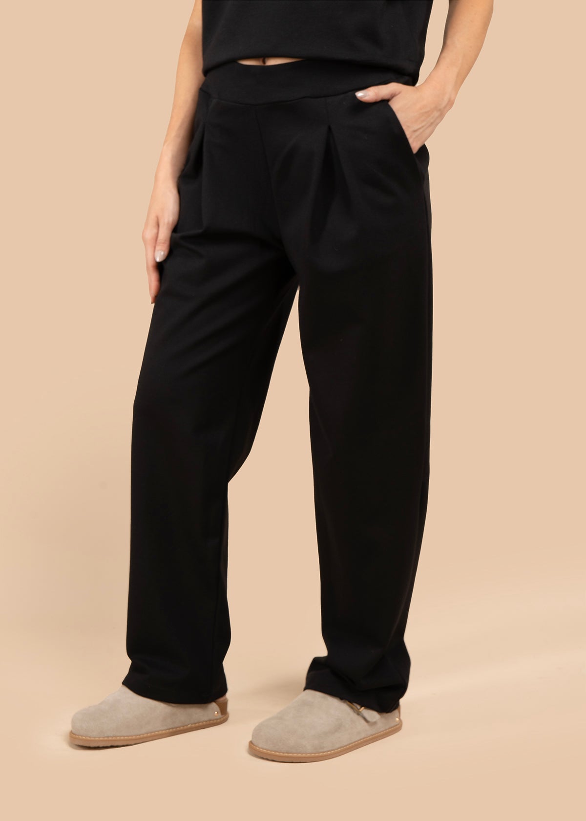 Pantalón color negro con pinzas 105803