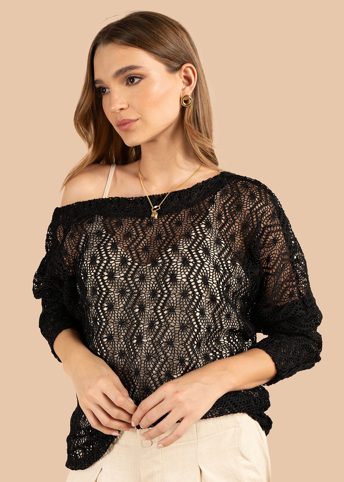 Buzo color negro manga larga y diseño transparente 105808