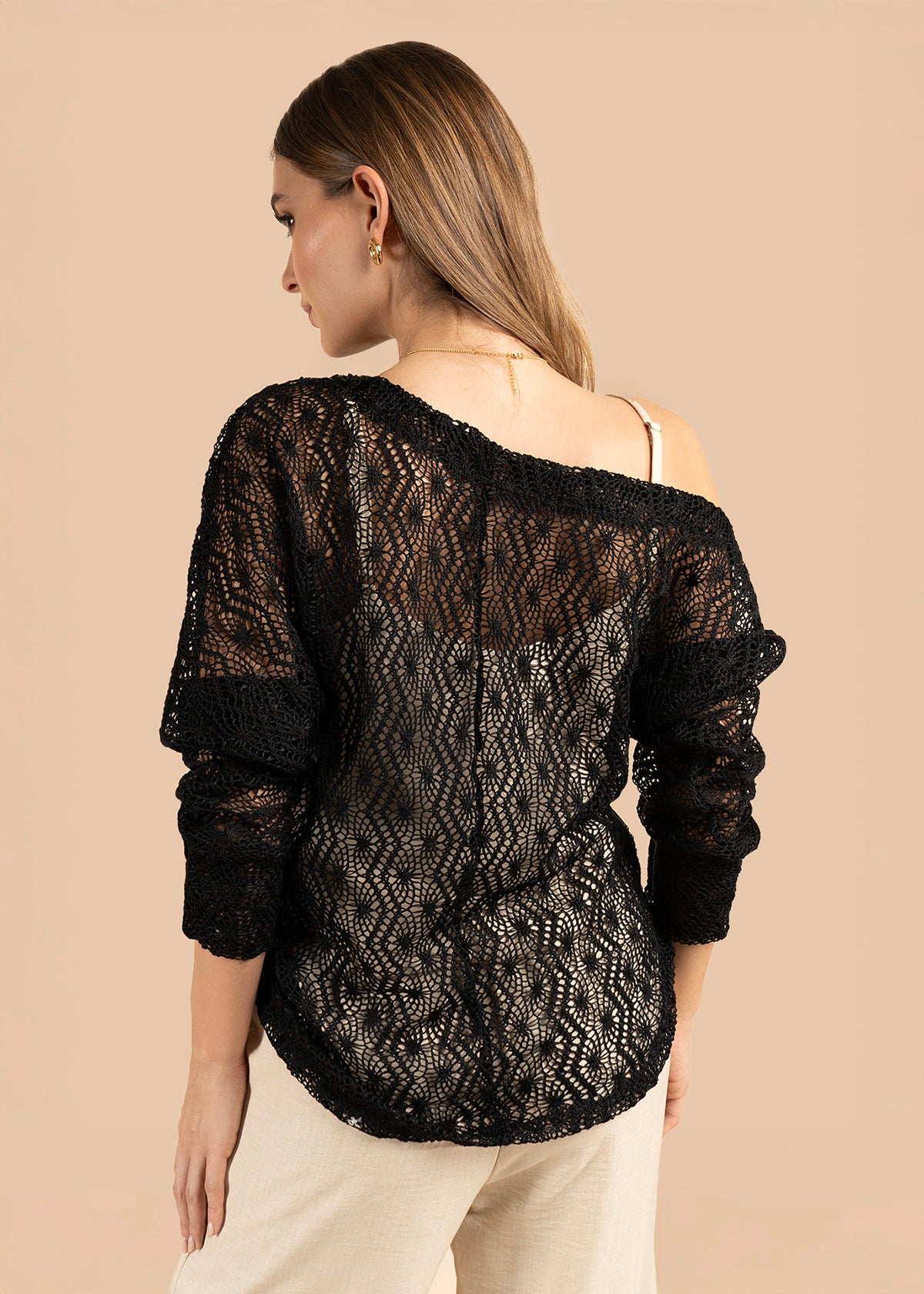 Buzo color negro manga larga y diseño transparente 105808