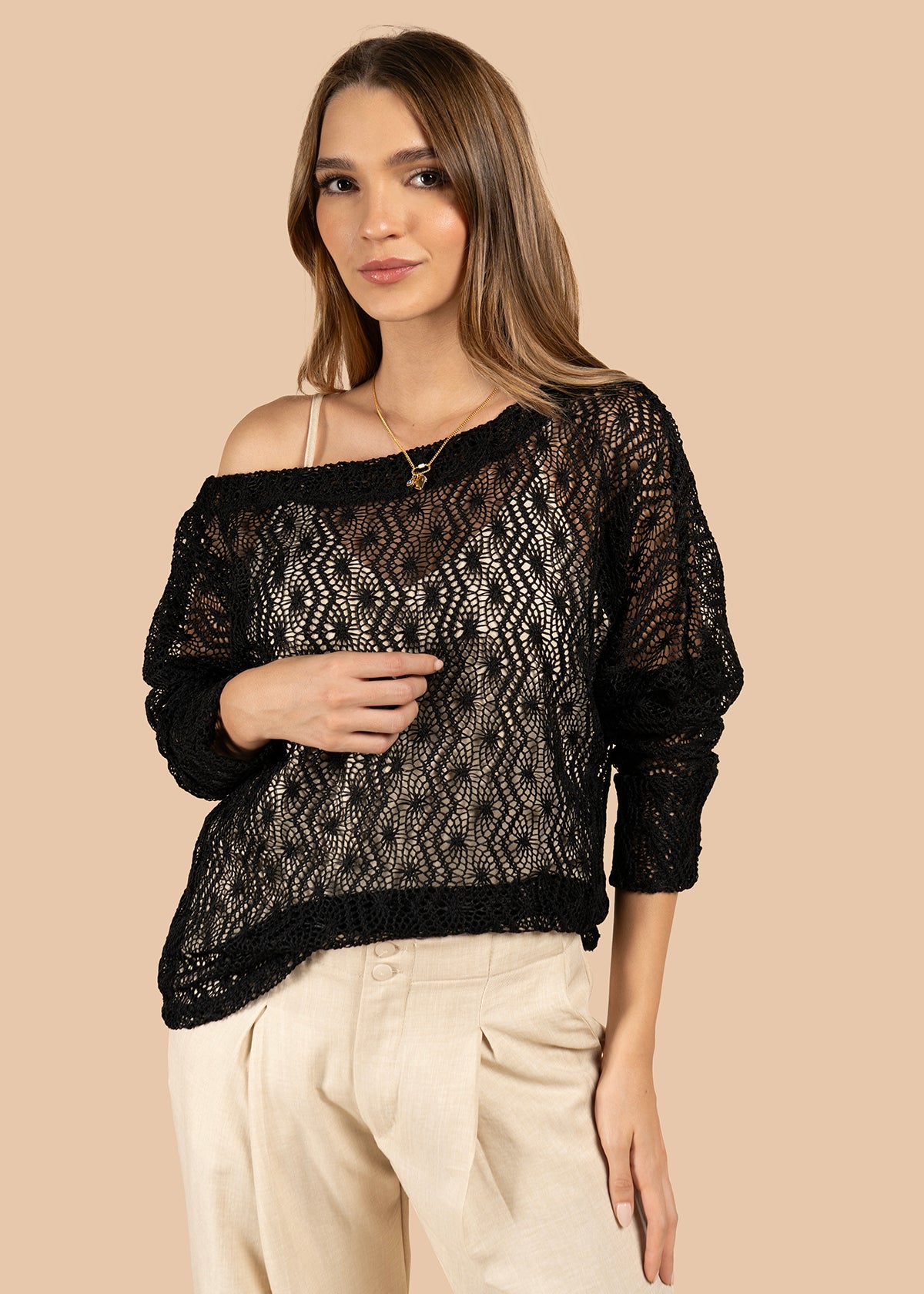 Buzo color negro manga larga y diseño transparente 105808