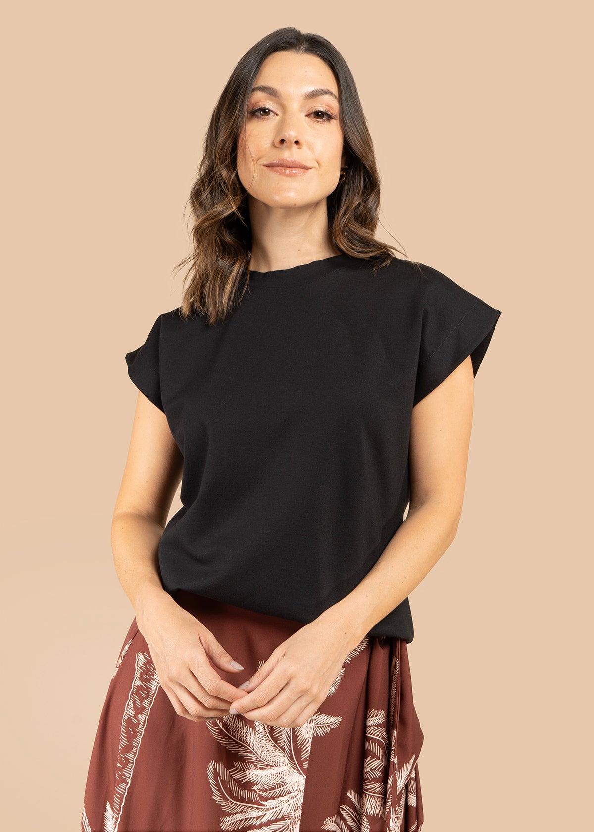Camiseta color negro fondo entero 105814
