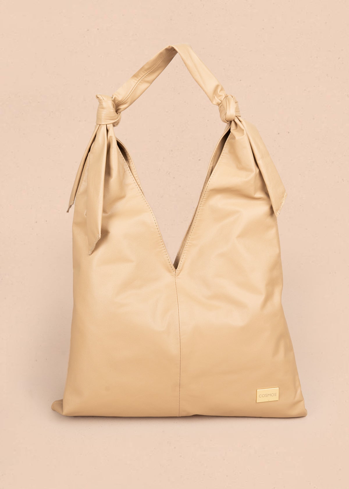 Bolso tipo shopping en cuero color camel con asas nudadas 105818