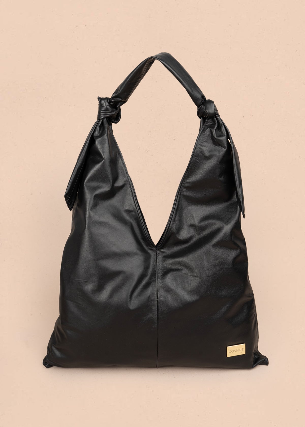 Bolso tipo shopping en cuero color negro con asas nudadas 105818