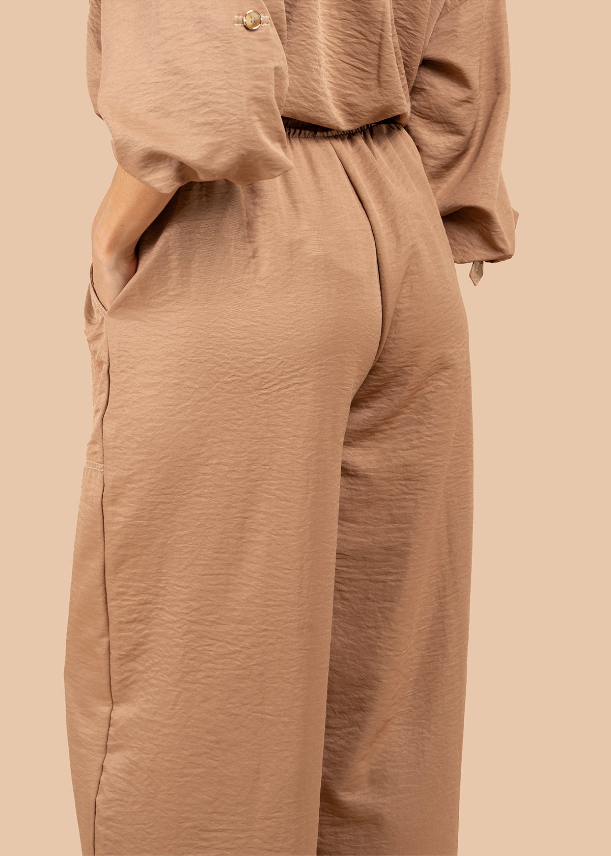 Pantalón color camel con cordón en cintura 105828