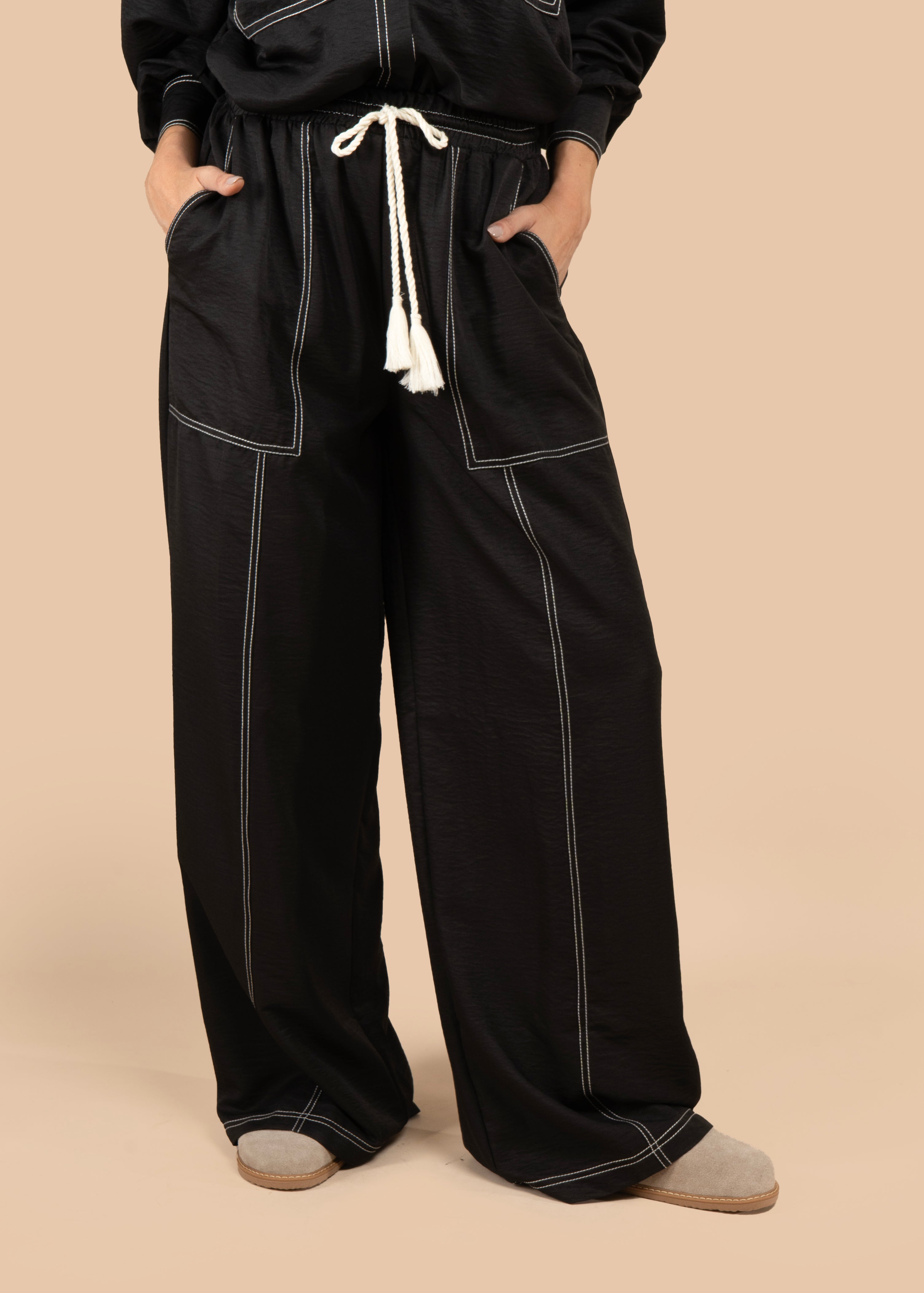 Pantalón color negro con cordón en cintura 105828