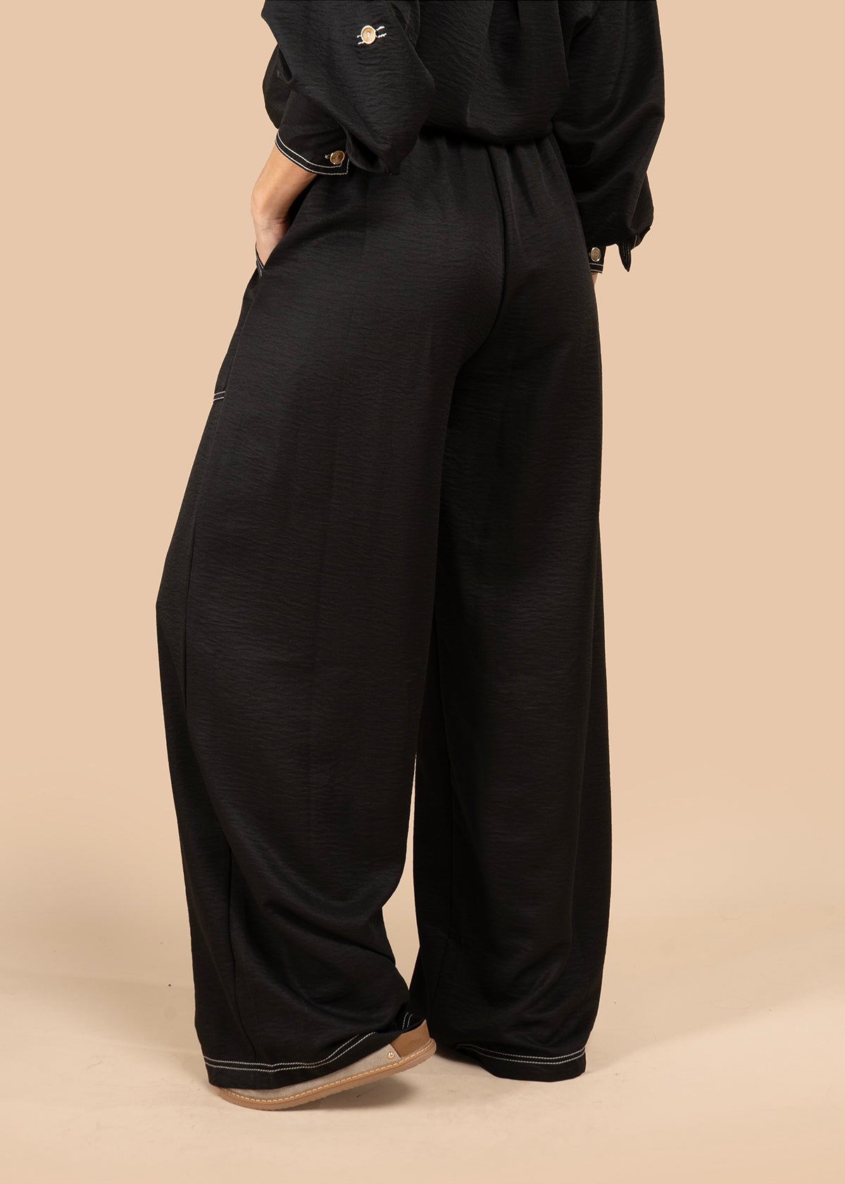 Pantalón color negro con cordón en cintura 105828