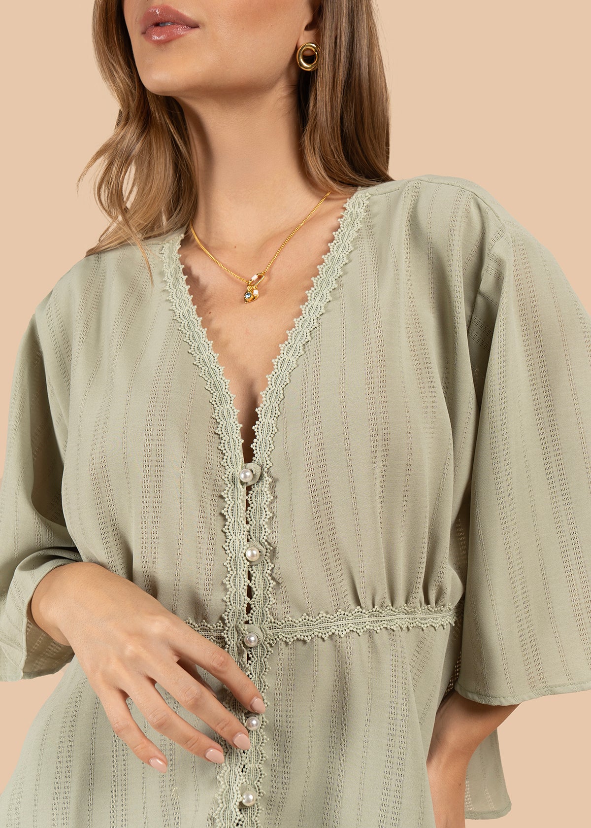 Blusa color verde con cuello en V 105842