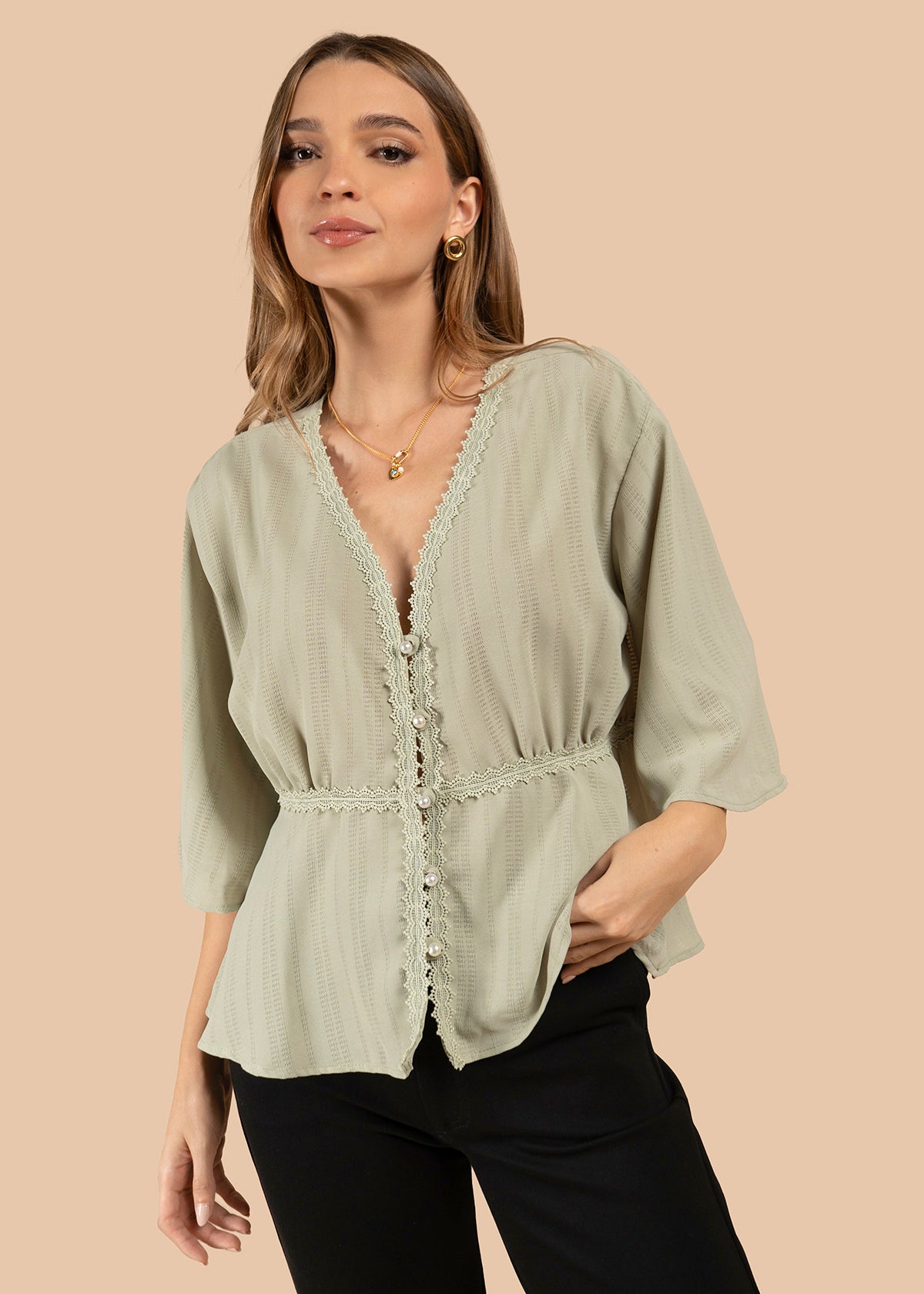 Blusa color verde con cuello en V 105842