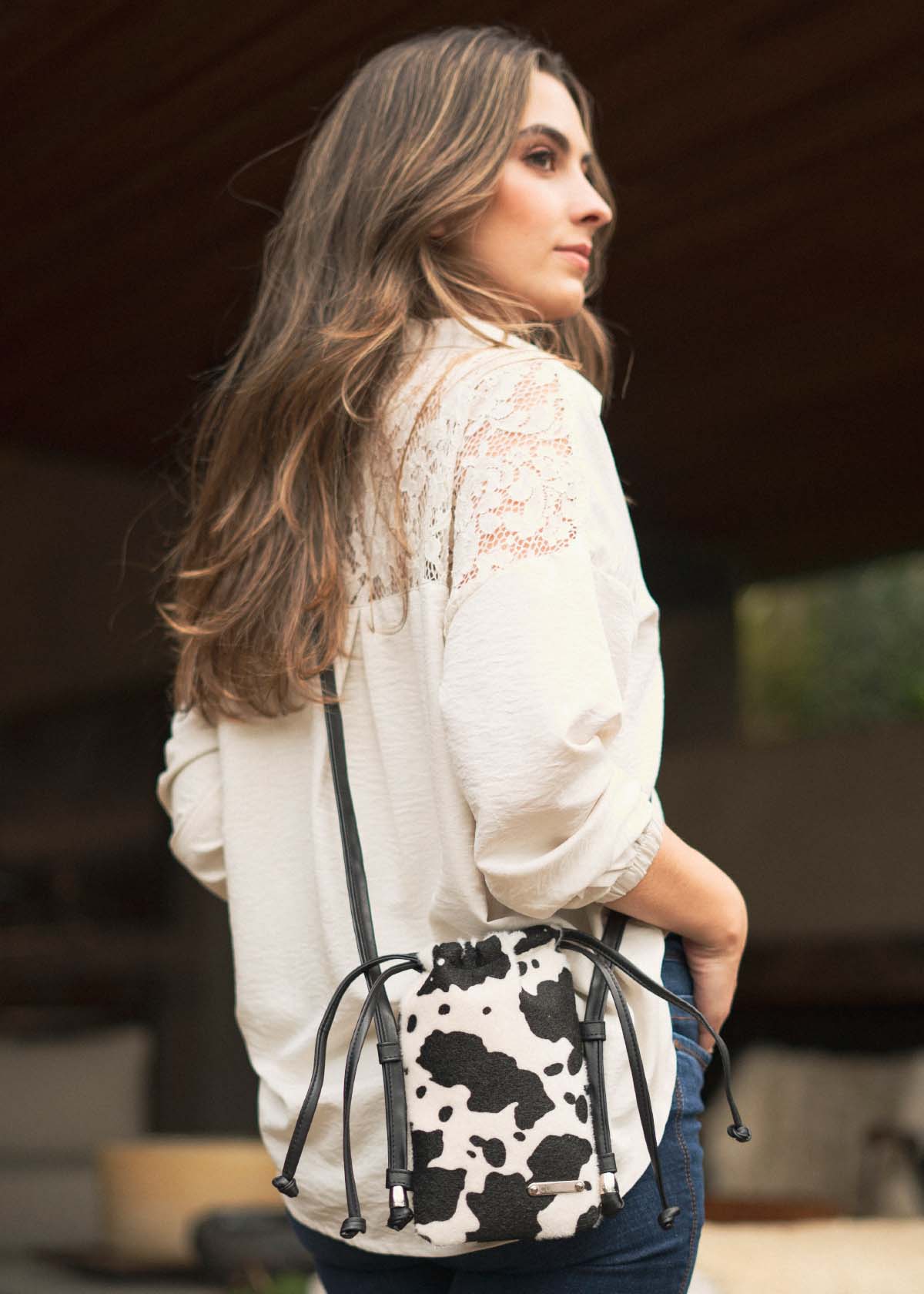 Blusa color beige con botones y corte amplio 105844