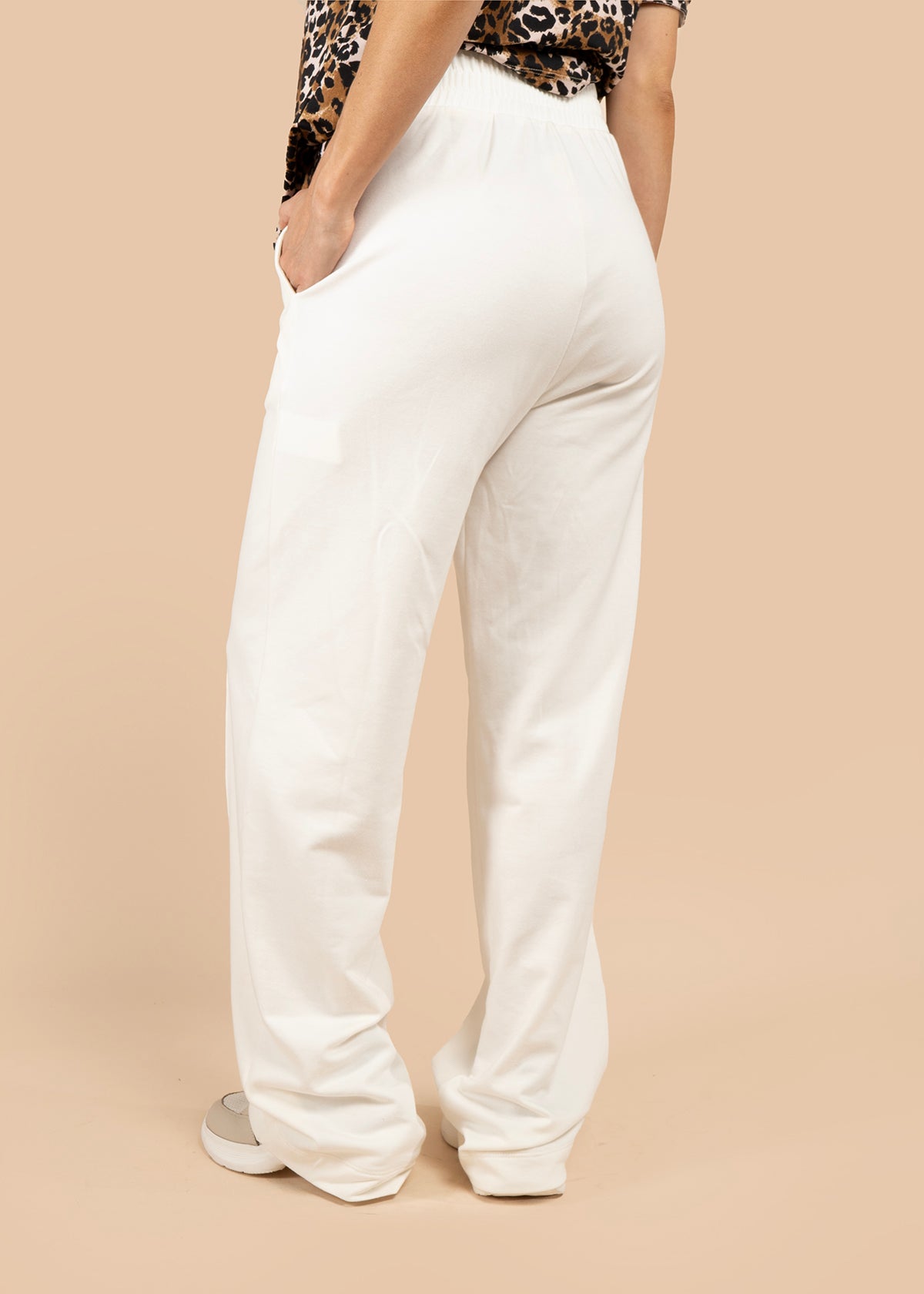 Pantalón color beige con pretina ancha 105846