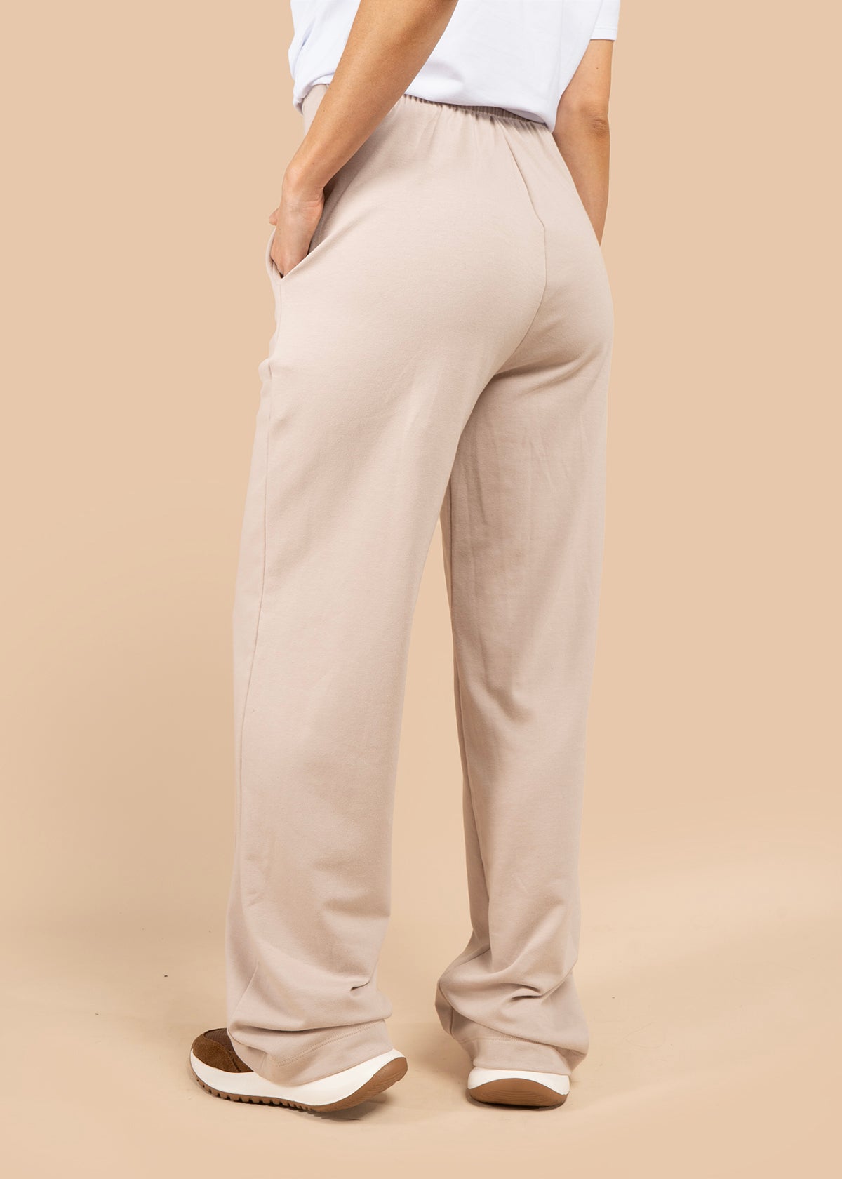 Pantalón color camel con pretina ancha 105846