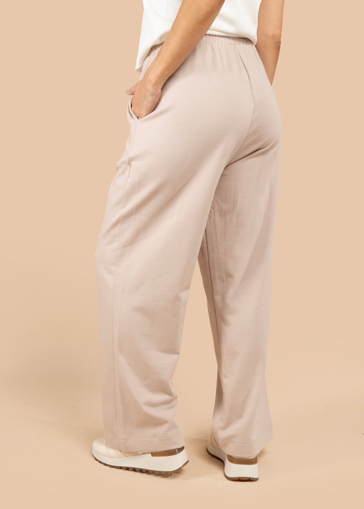 Pantalón color camel con pretina elástica 105849