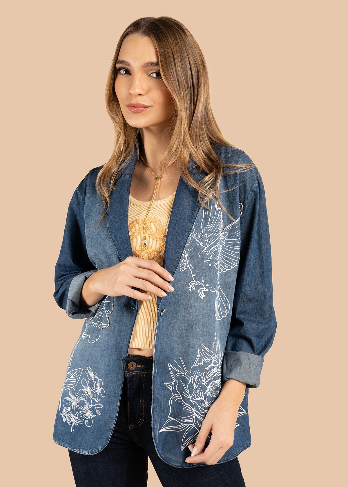 Chaqueta color azul con bordado de pájaro y motivos florales 105852