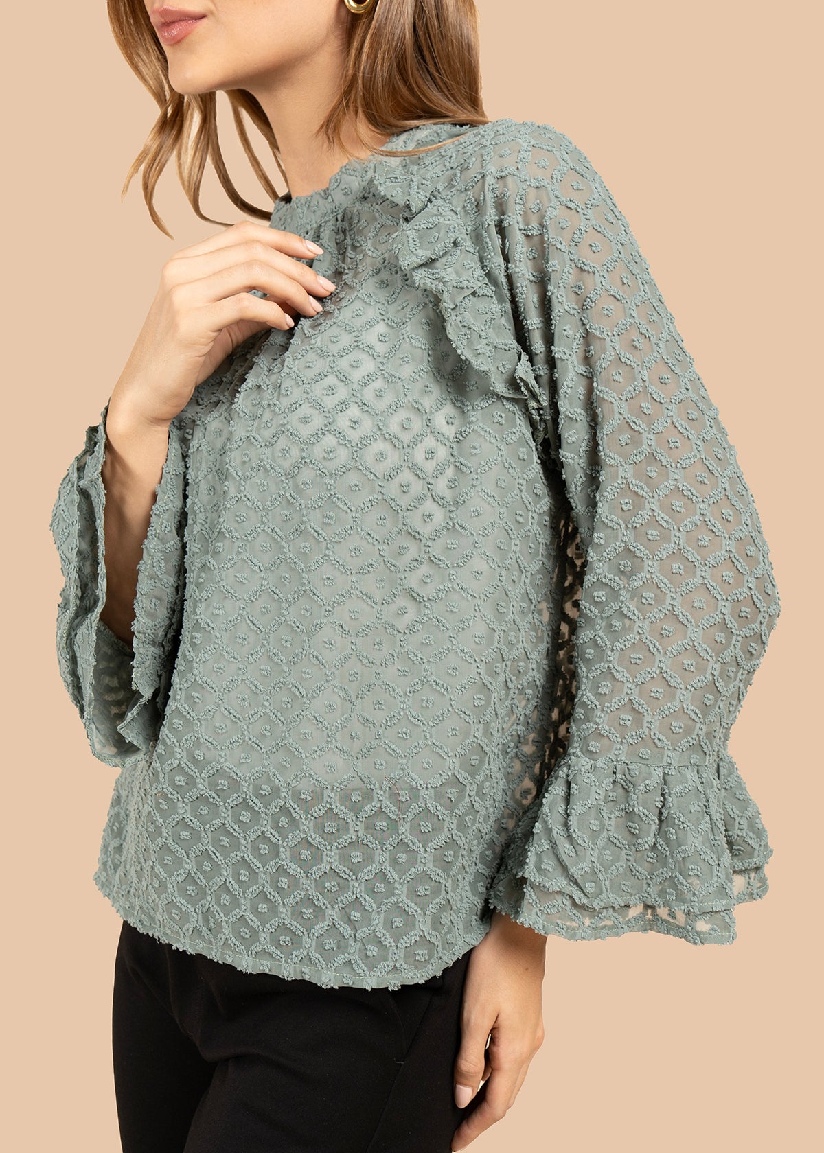 Blusa color verde con transparencia y tela con relieve 105855