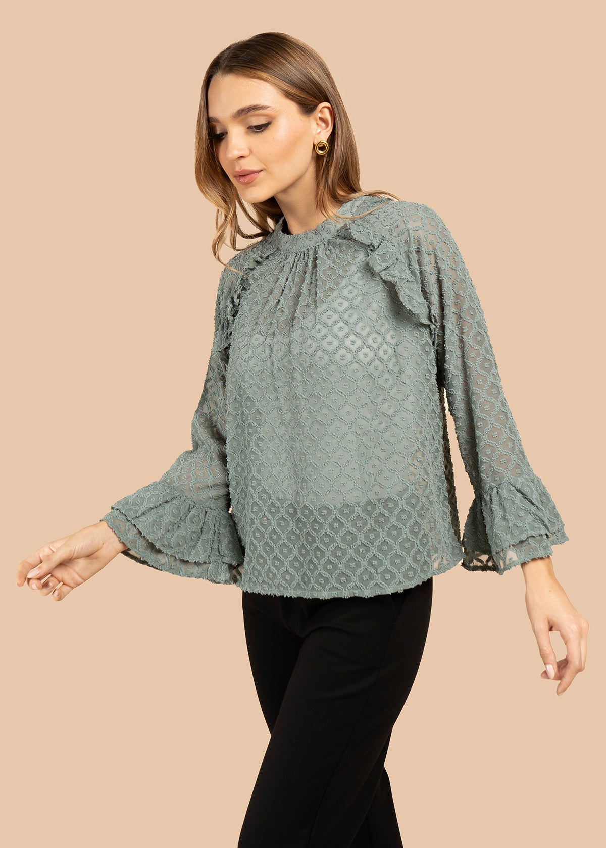 Blusa color verde con transparencia y tela con relieve 105855